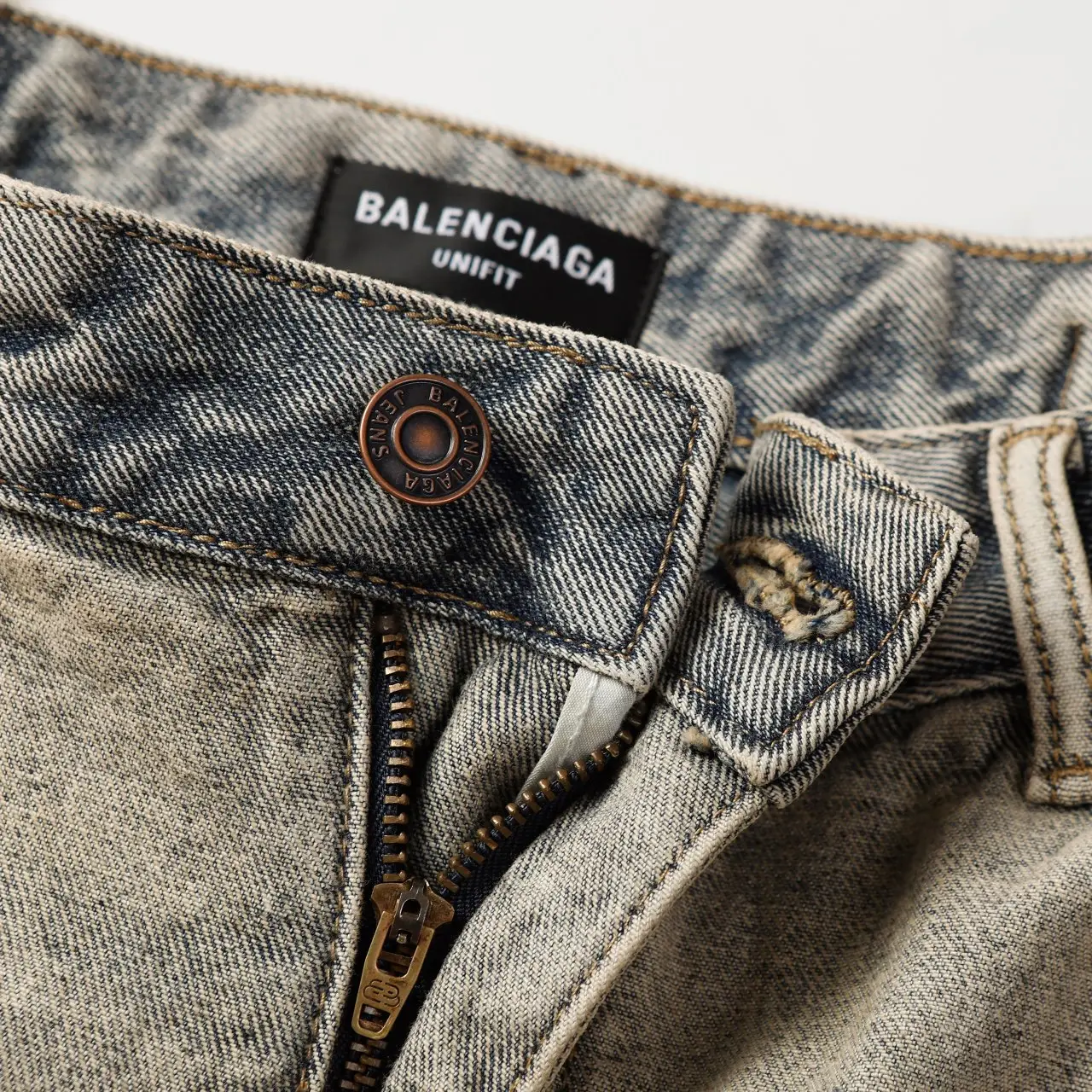 Inside-Out Effect Baggy Denim Shorts D21018719 — view 7
