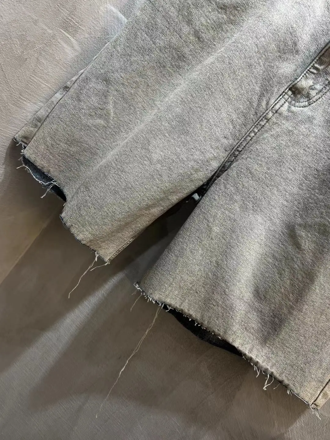 Inside-Out Effect Baggy Denim Shorts D21018719 — view 12