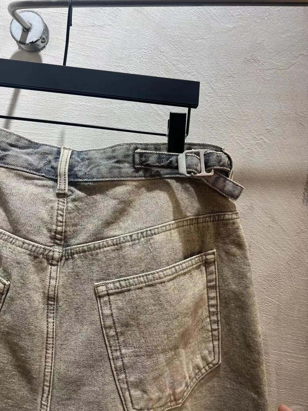 Inside-Out Effect Baggy Denim Shorts D21018719 — view 13