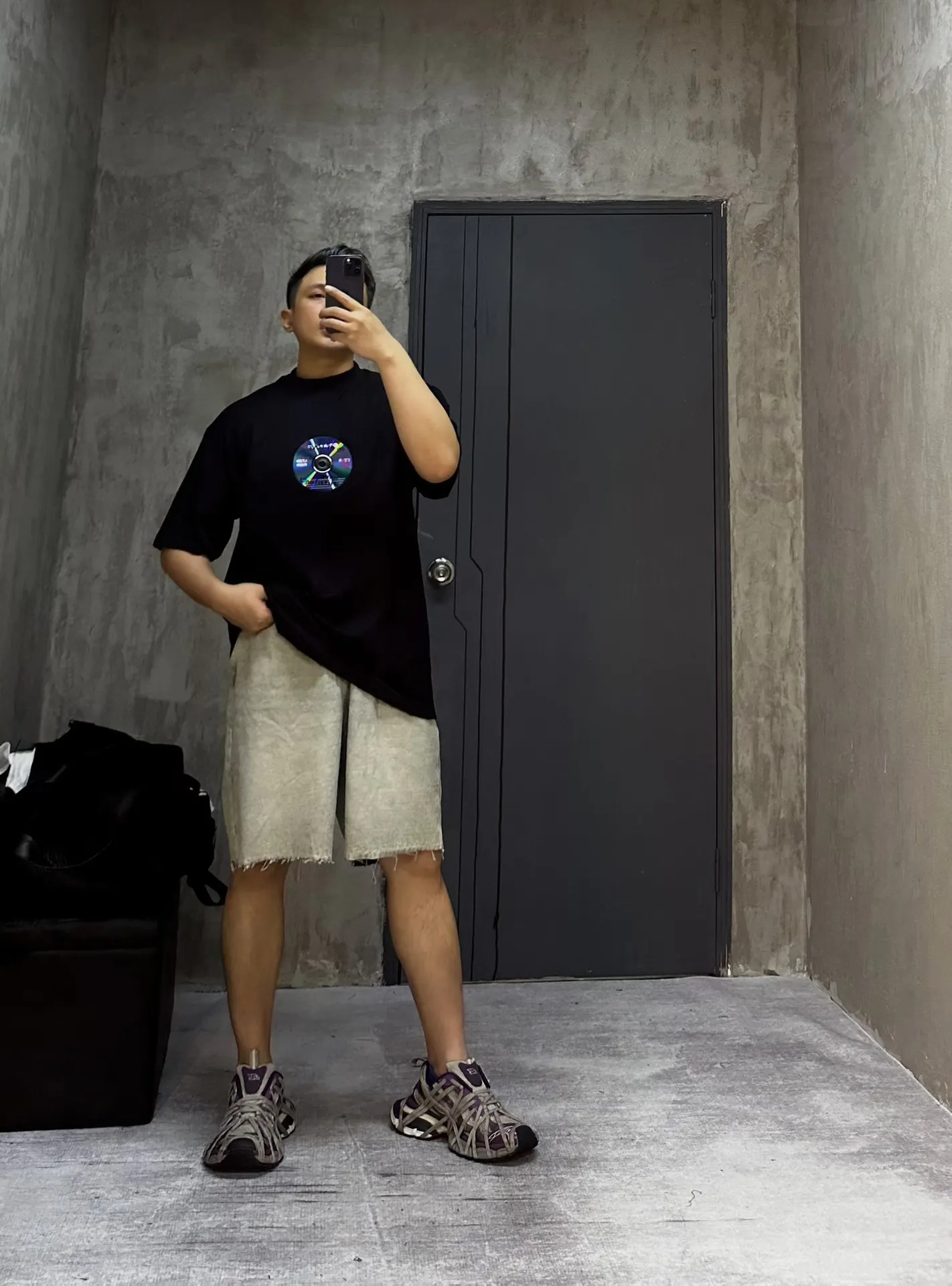 Baggy Inside-Out Washed Denim Shorts D21018634 — view 3