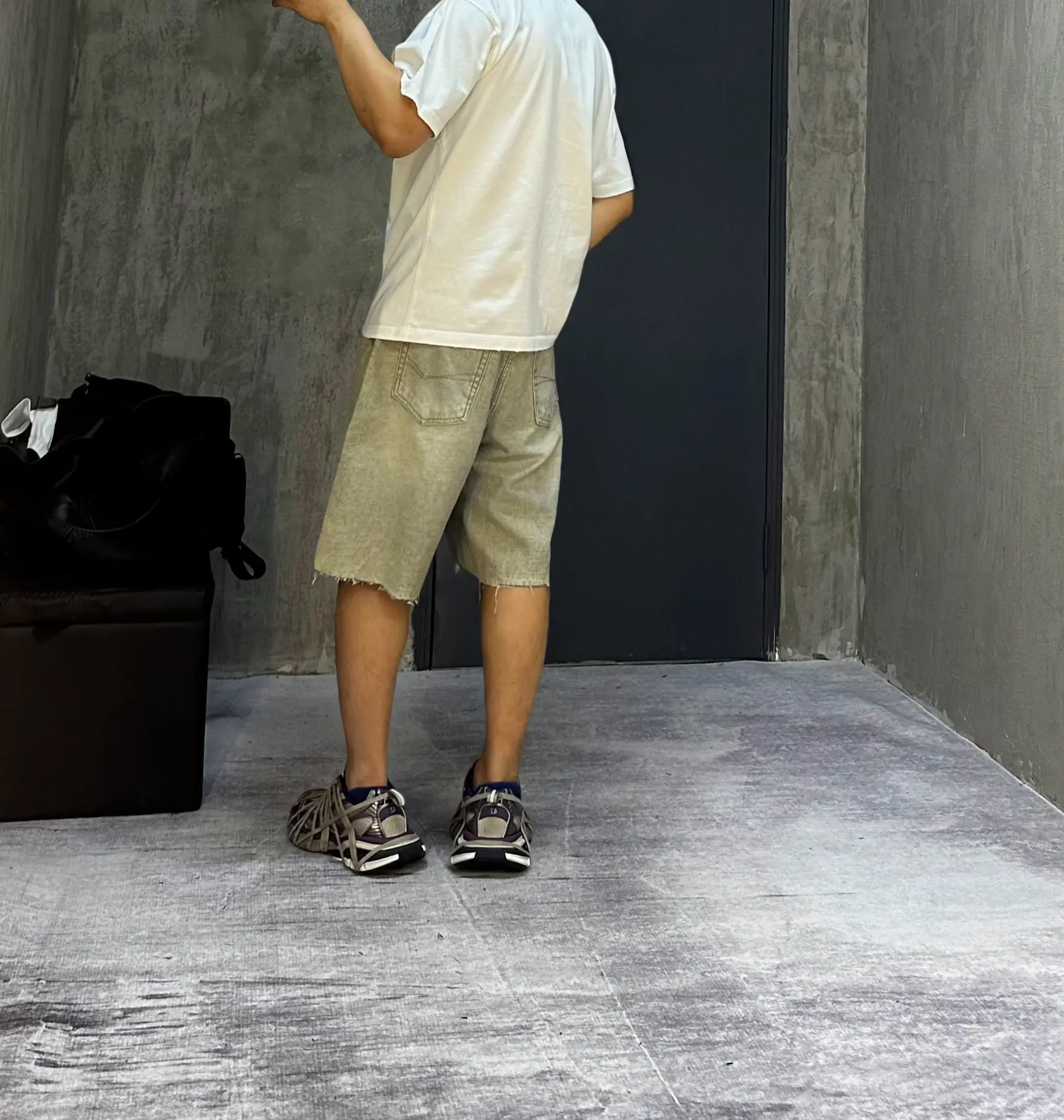 Baggy Inside-Out Washed Denim Shorts D21018634 — view 6