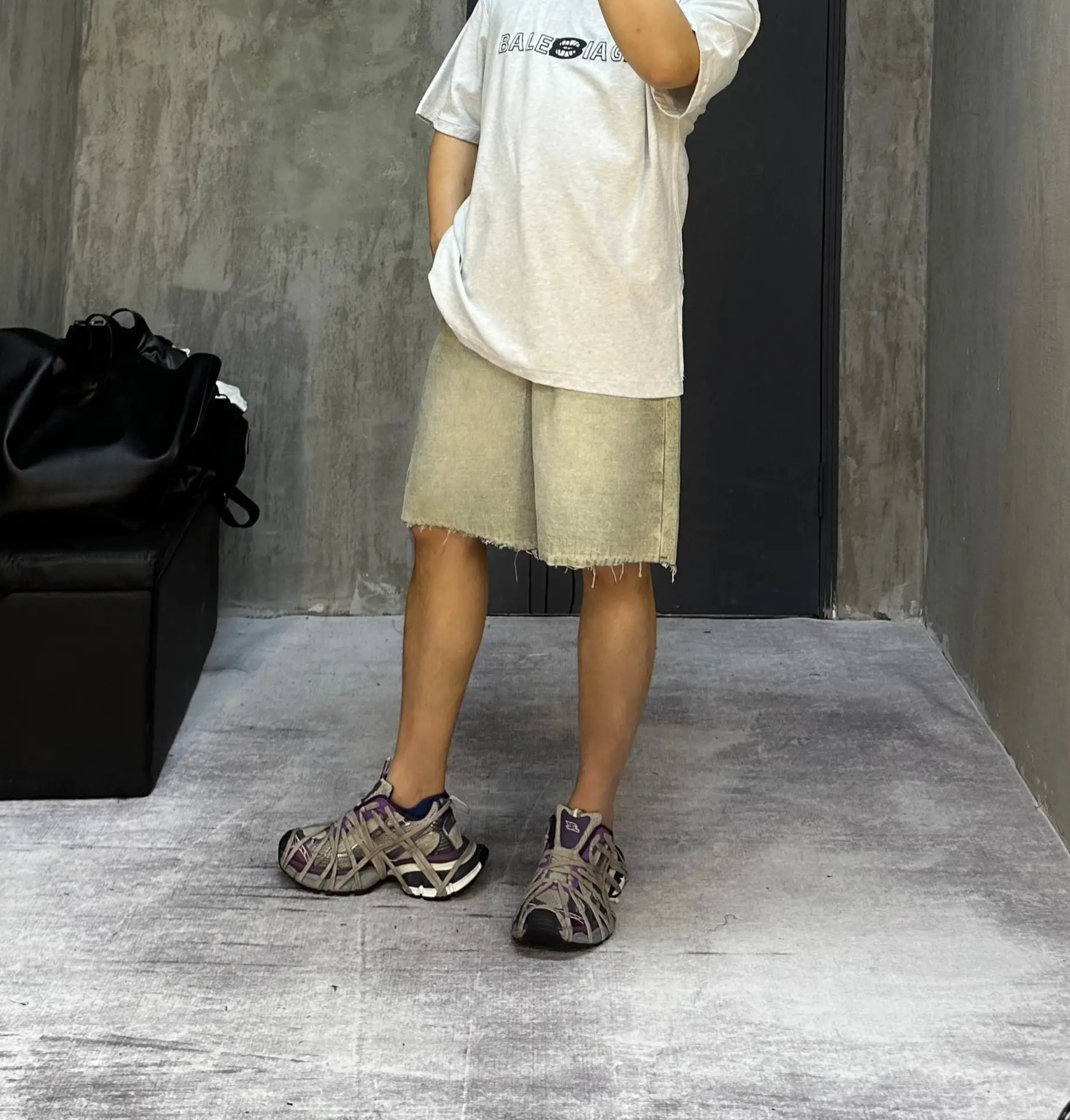Baggy Inside-Out Washed Denim Shorts D21018634 — view 7
