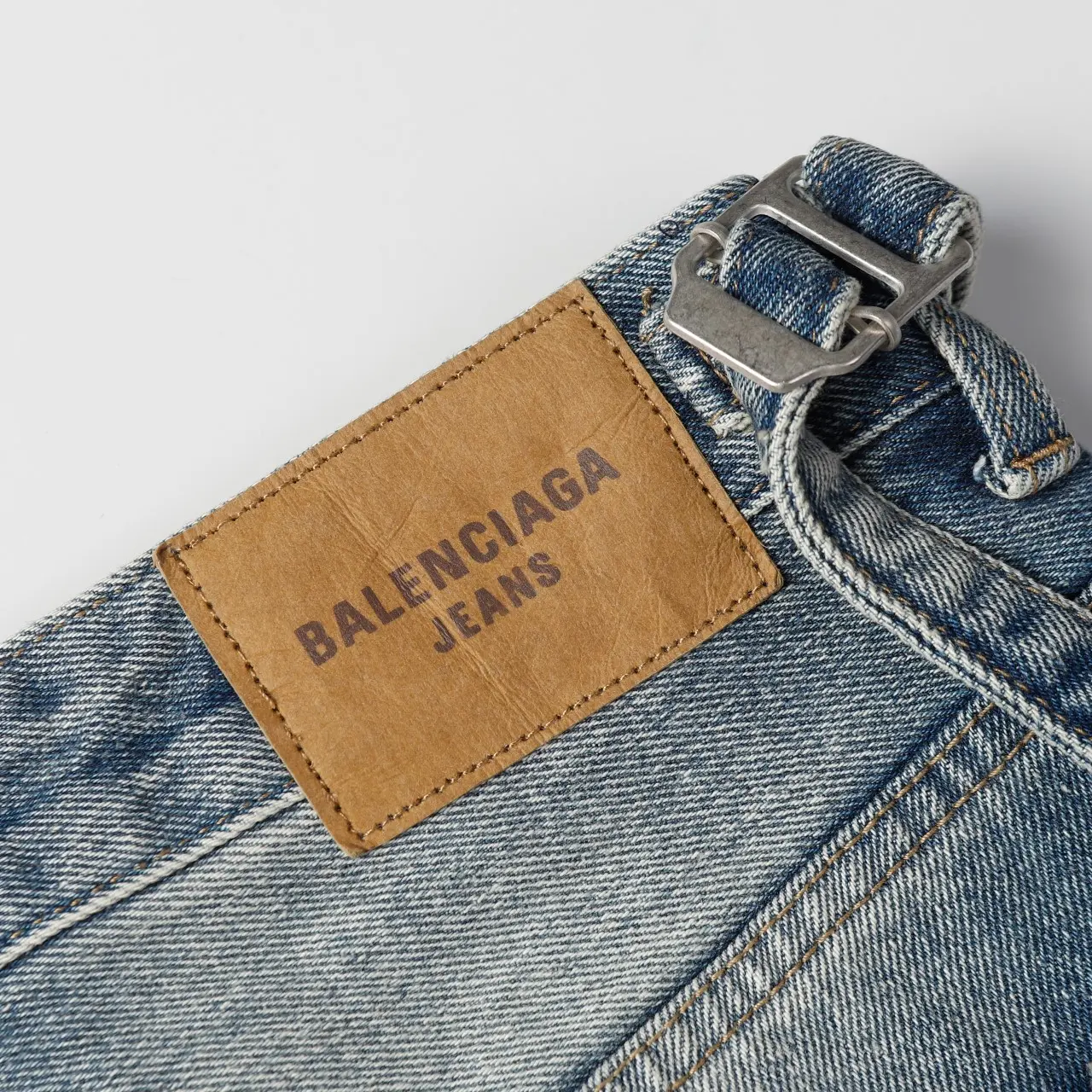 Distressed Wide-Leg Denim Shorts D21518632 — view 8
