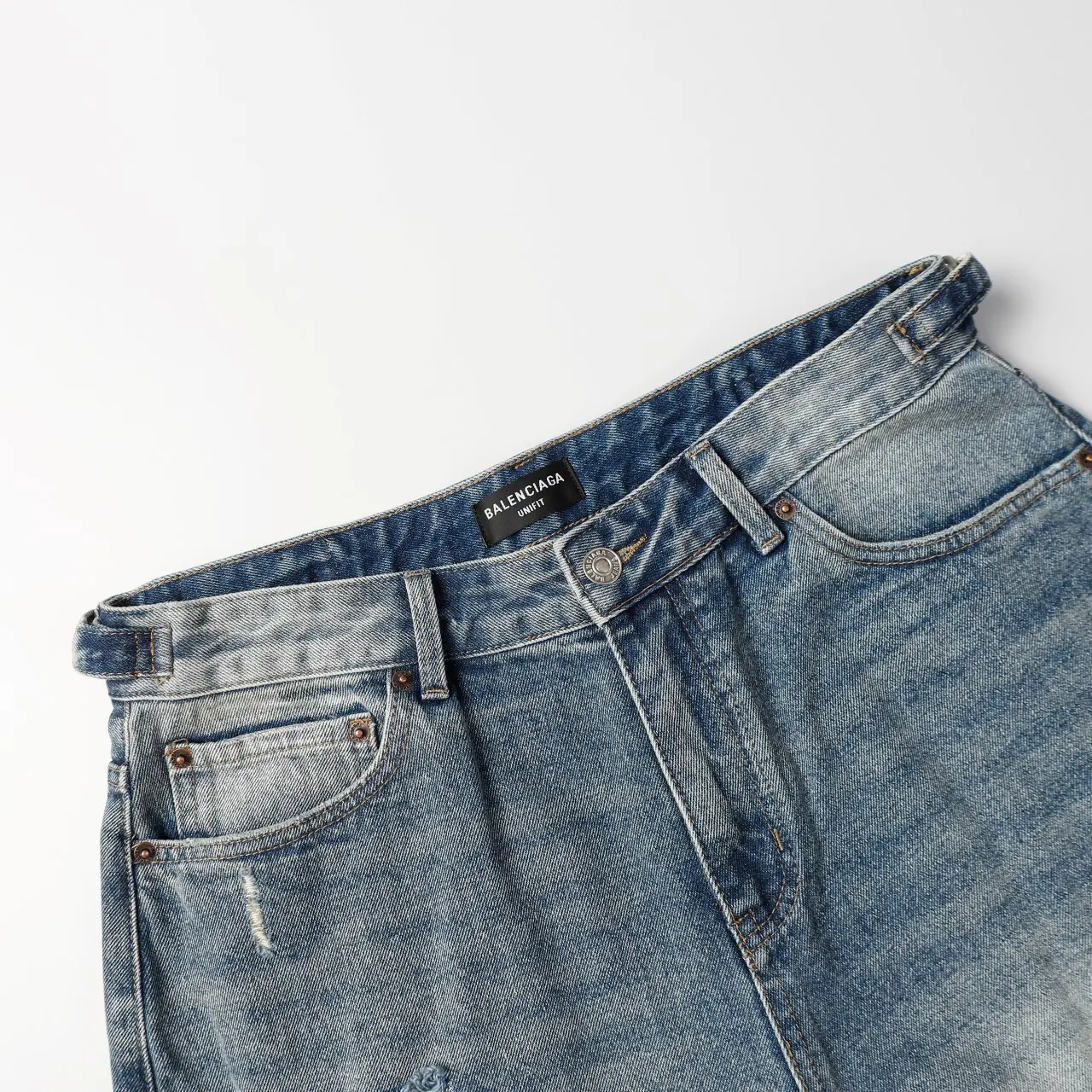 Distressed Wide-Leg Denim Shorts D21518632 — view 10