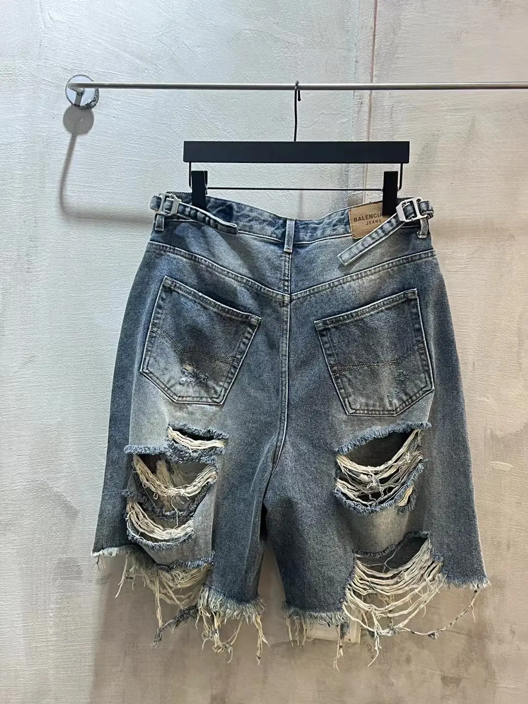 Distressed Wide-Leg Denim Shorts D21518633 — view 2