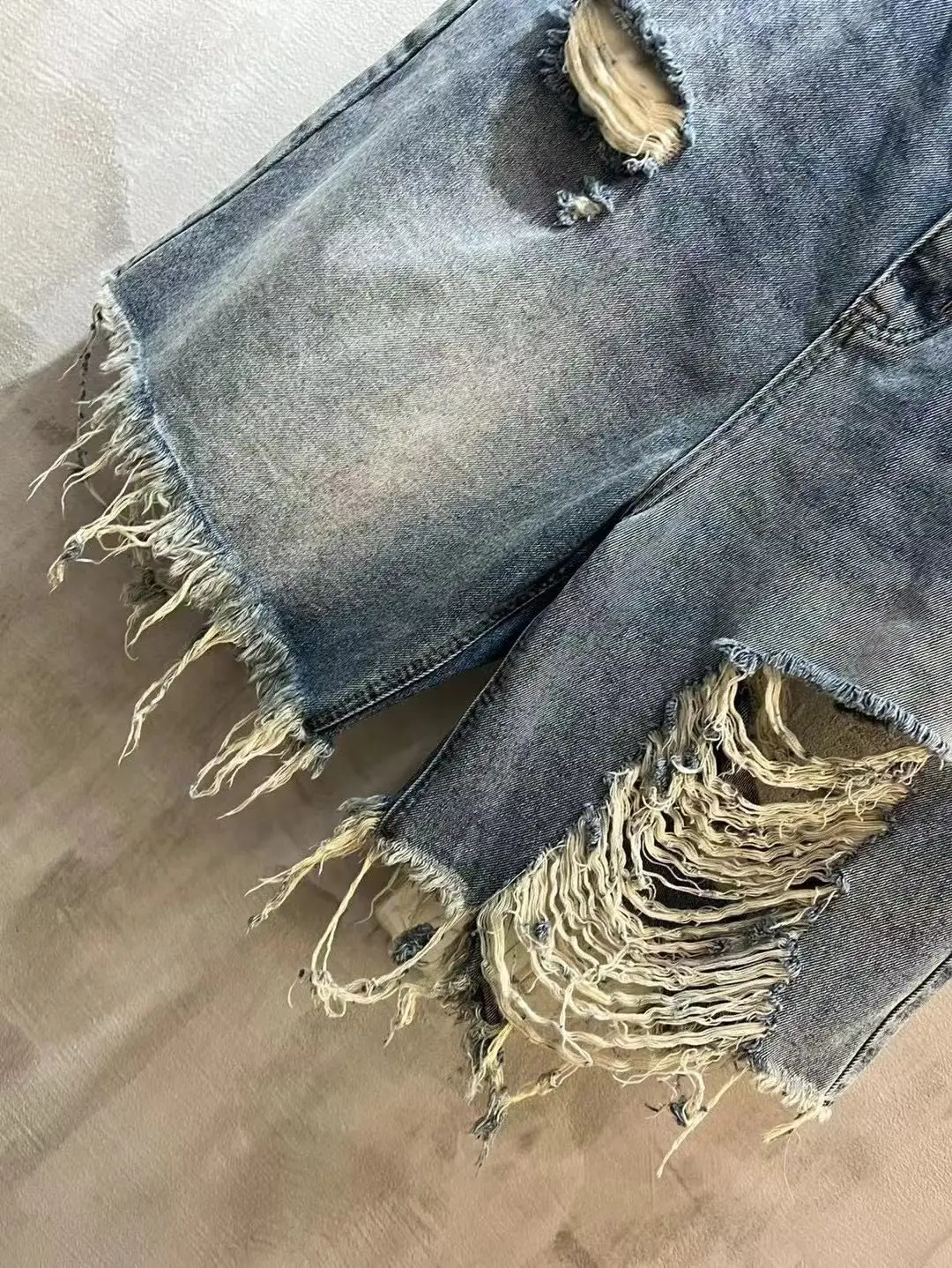 Distressed Wide-Leg Denim Shorts D21518633 — view 5