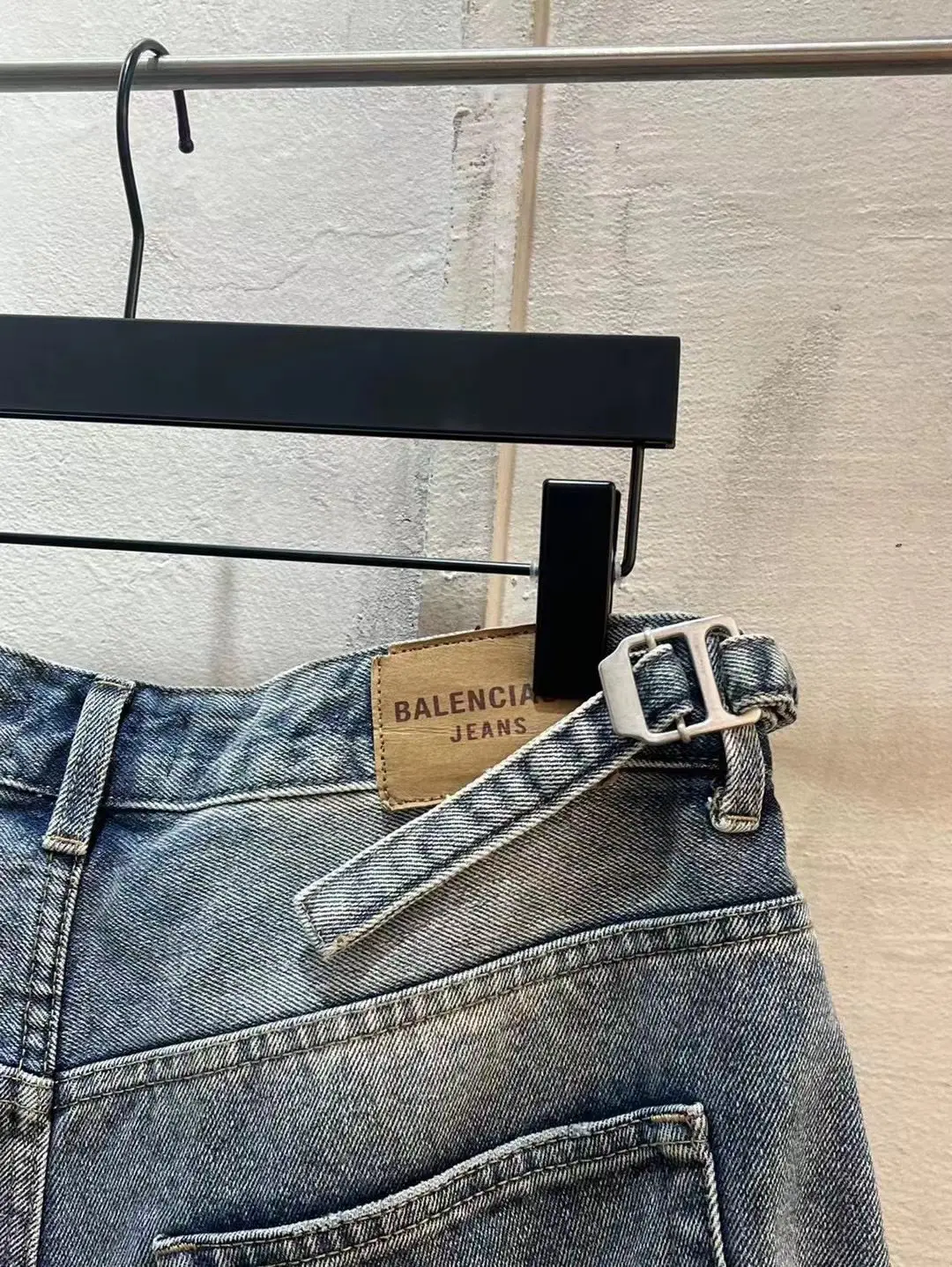 Distressed Wide-Leg Denim Shorts D21518633 — view 6