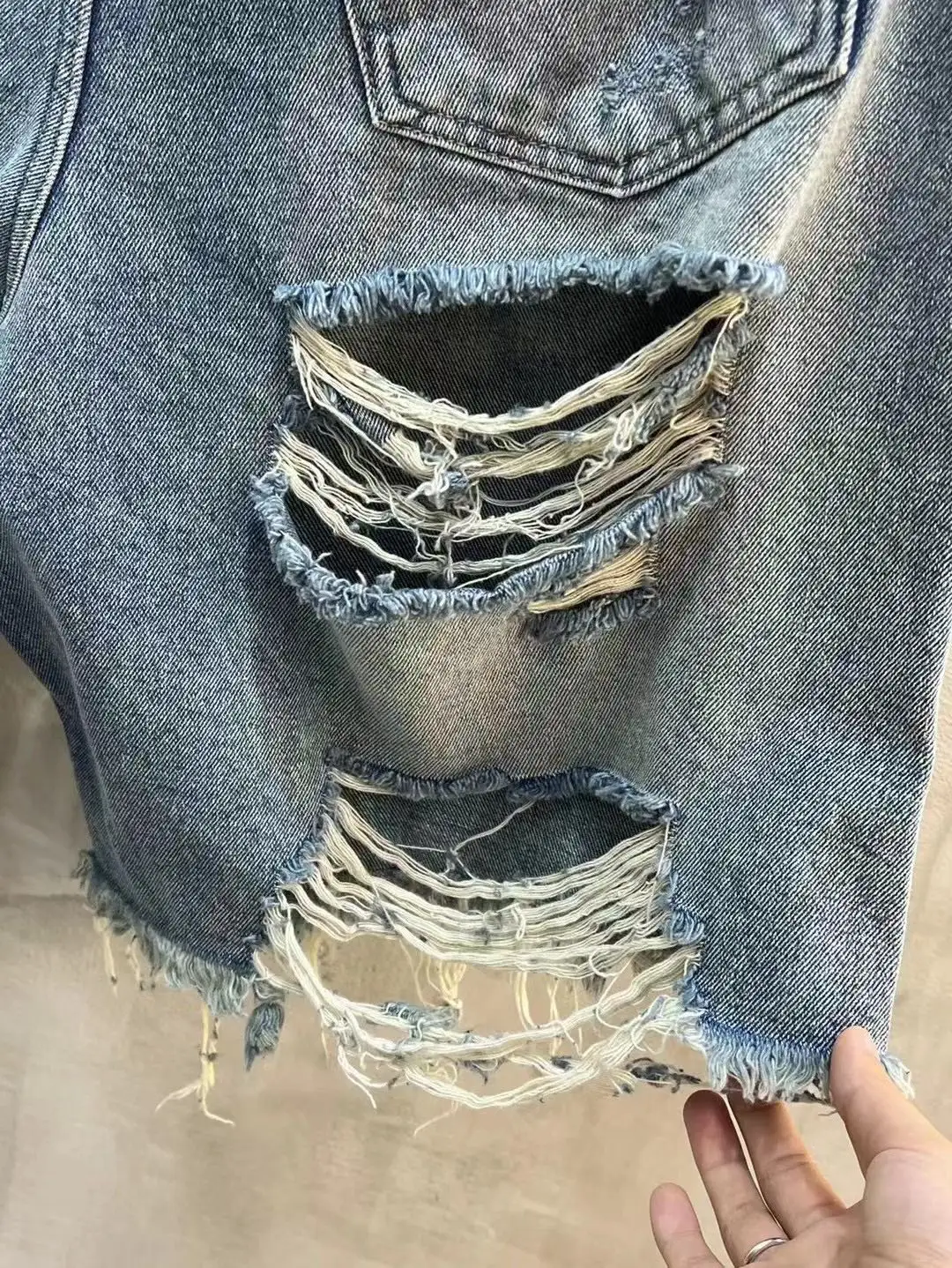 Distressed Wide-Leg Denim Shorts D21518633 — view 7