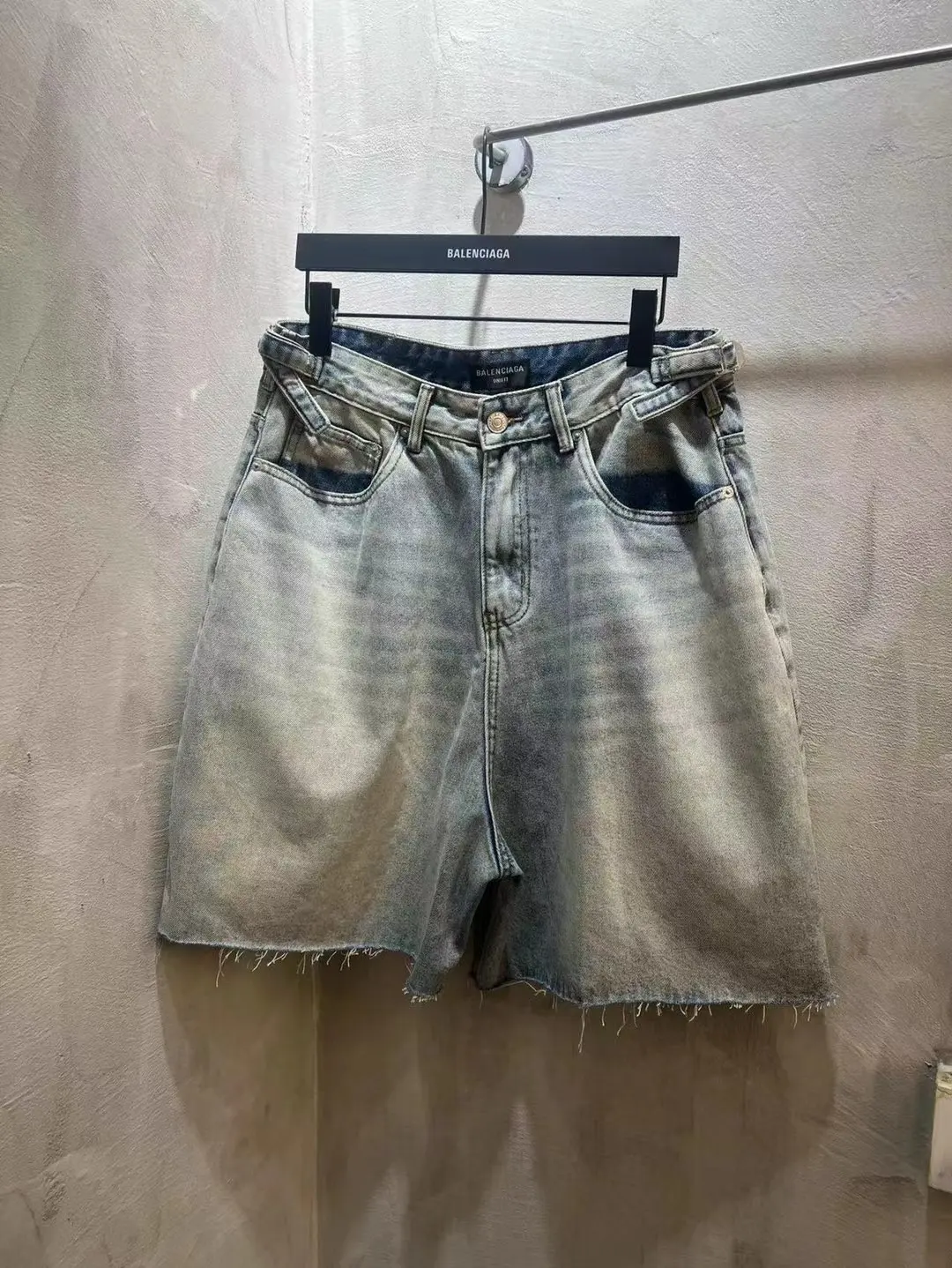 Baggy Washed Denim Shorts D21518631 — view 16