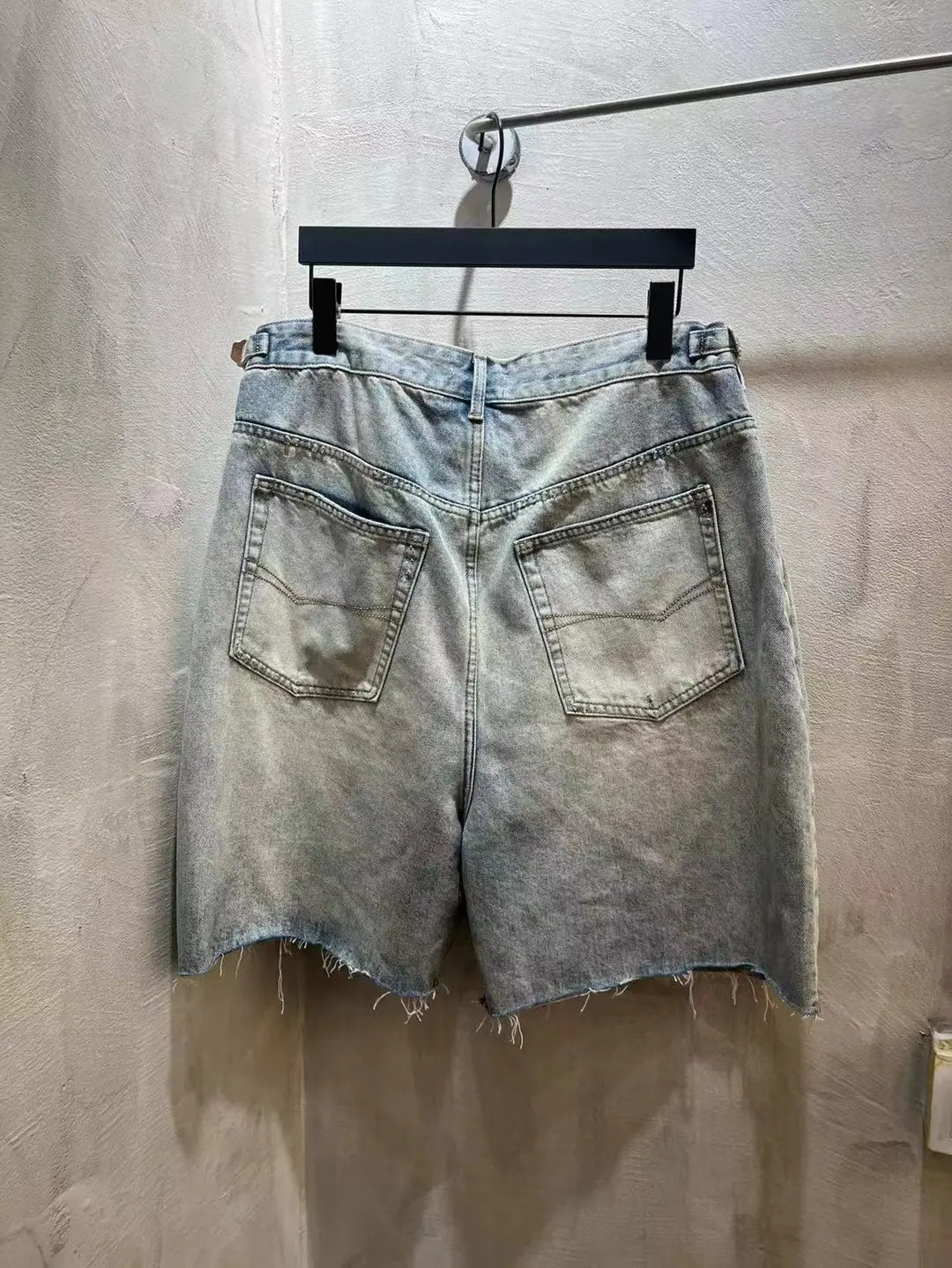 Baggy Washed Denim Shorts D21518631 — view 17