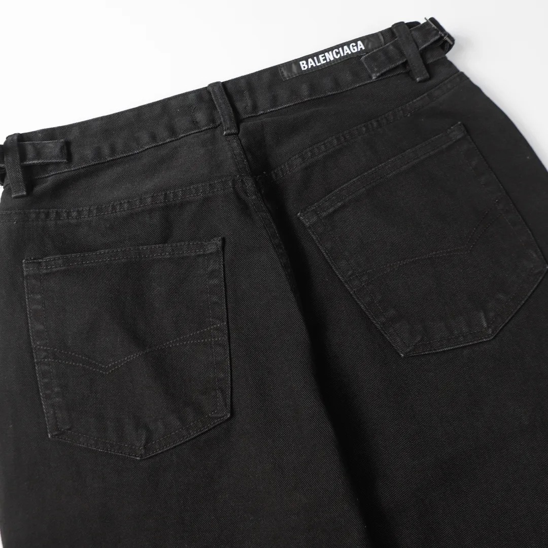 Busted Knee Straight-Leg Jeans D20020548 — view 16