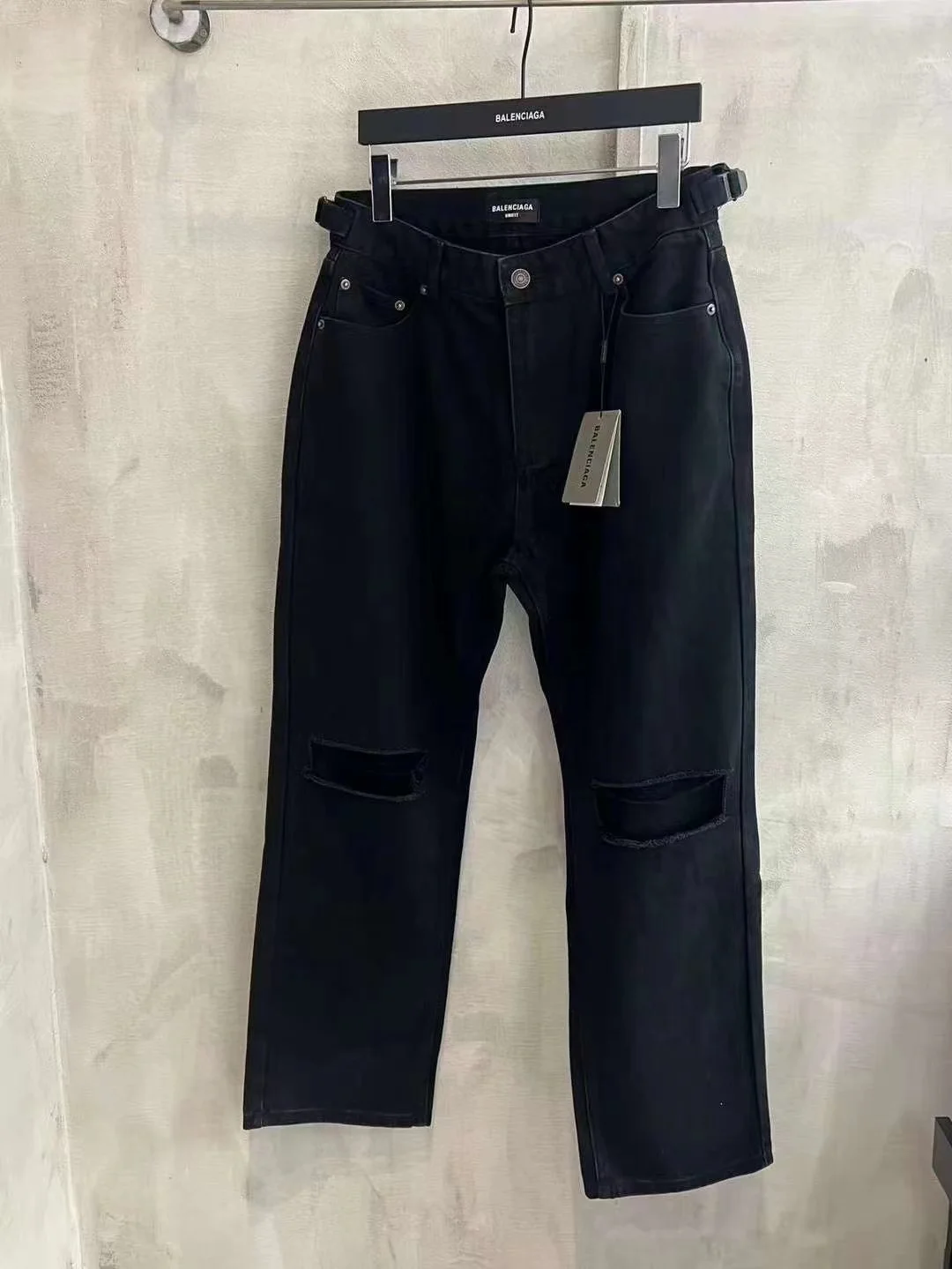 Busted Knee Straight-Leg Jeans D20020548 — view 18