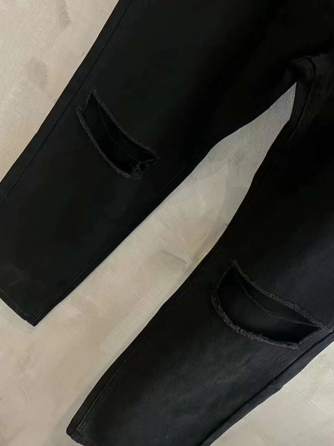Busted Knee Straight-Leg Jeans D20020548 — view 21