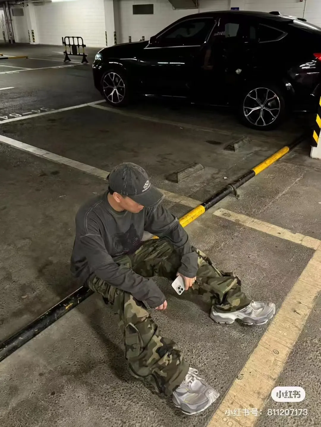 Balenciaga Hand-Painted Camouflage Cargo Trousers D23520547 — view 3