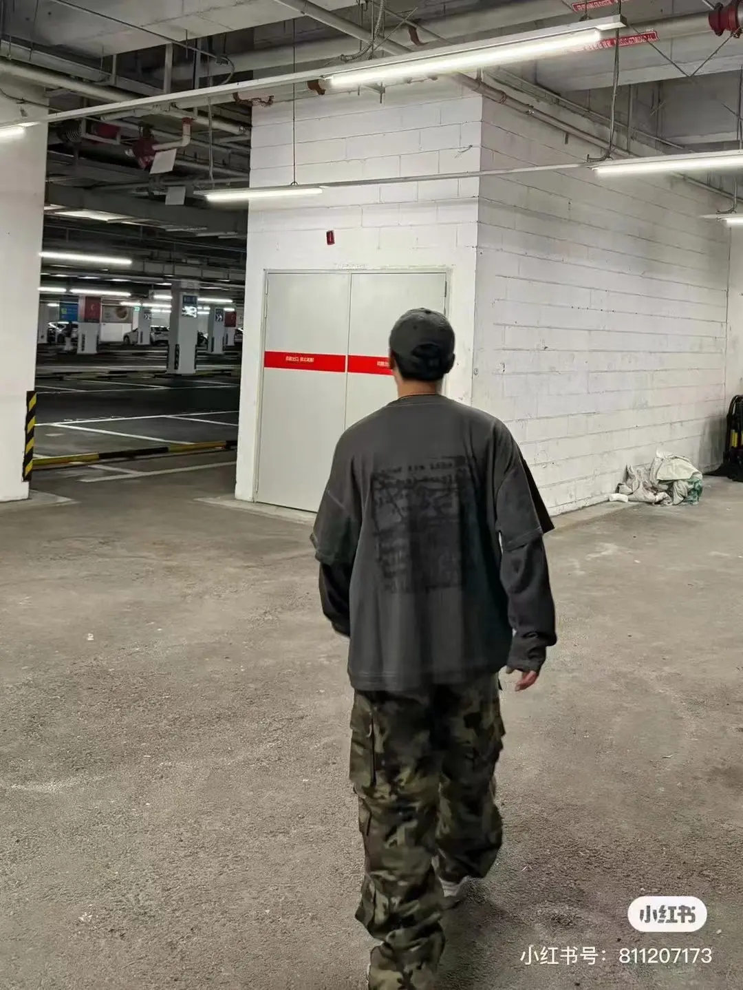 Balenciaga Hand-Painted Camouflage Cargo Trousers D23520547 — view 7
