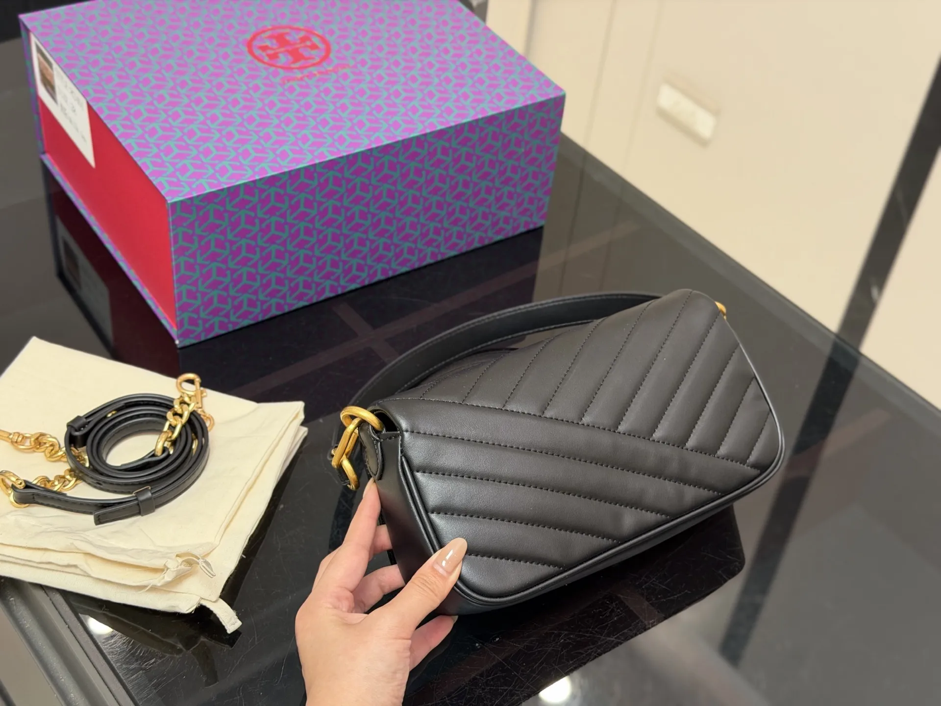 Kira Chevron Quilted Shoulder Bag D31018293 — view 7