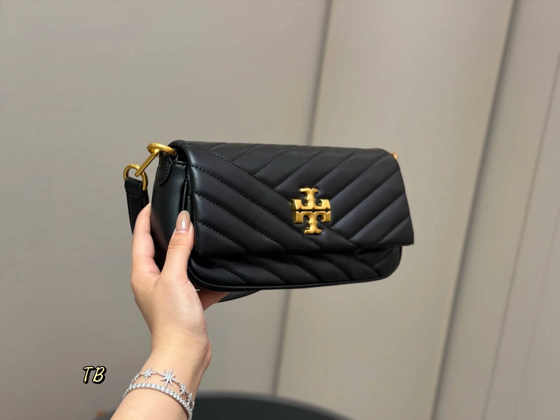 Kira Chevron Quilted Shoulder Bag D31018293 — view 9
