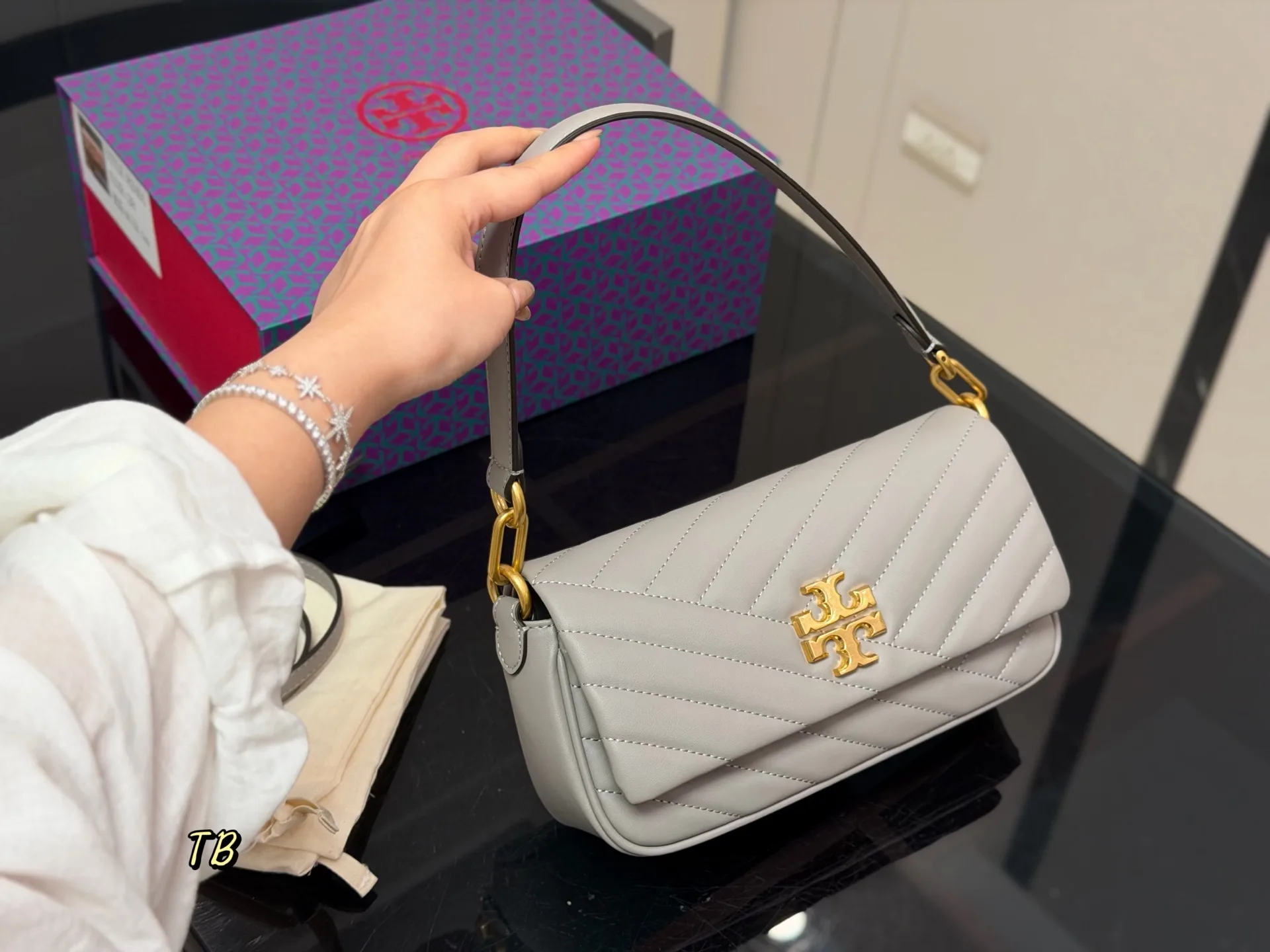 Kira Chevron Quilted Shoulder Bag D31018293 — view 13