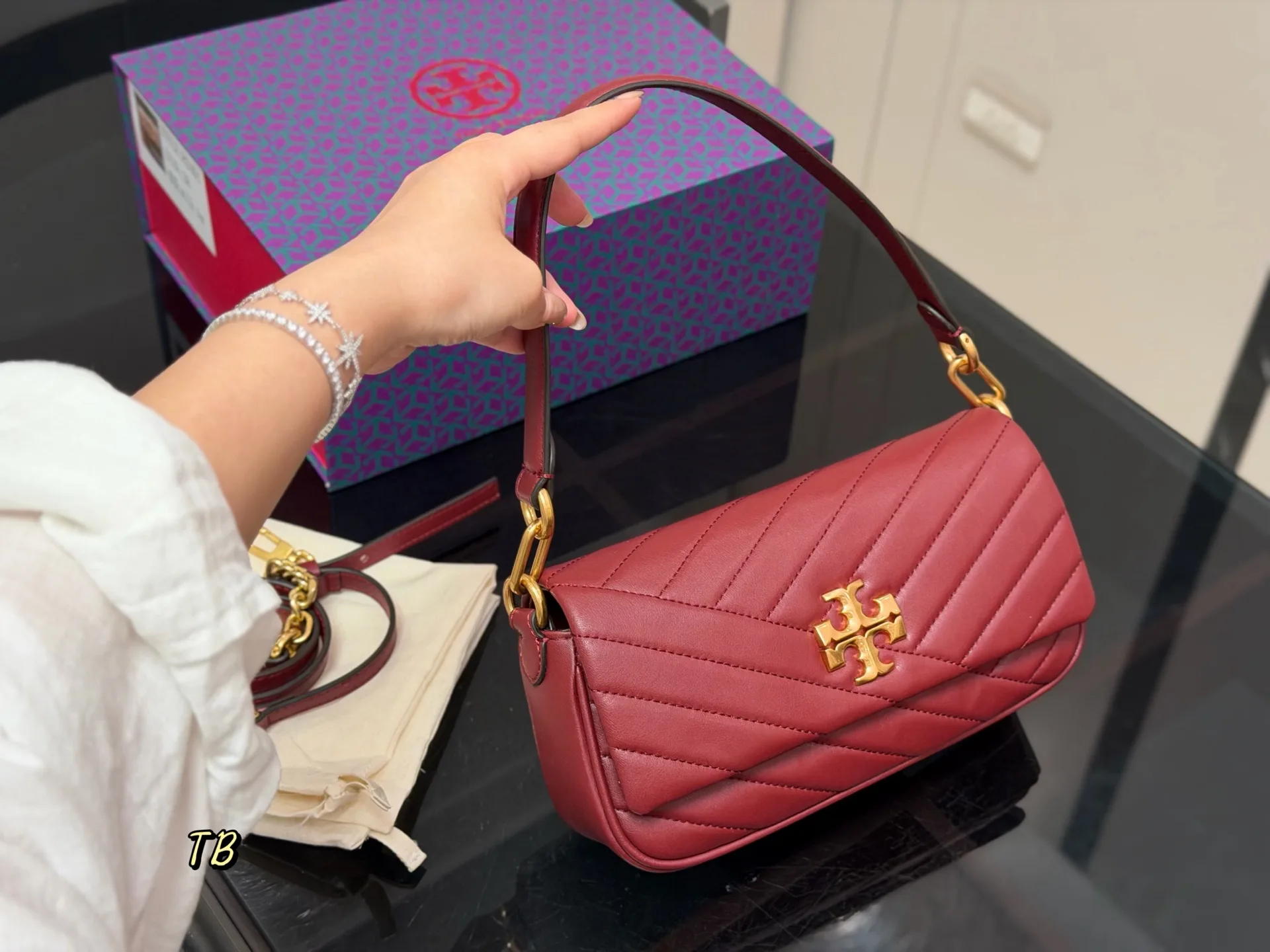 Kira Chevron Quilted Shoulder Bag D31018293 — view 14