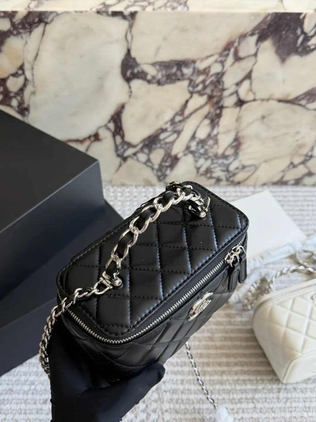Quilted Lambskin Vanity Case with Top Handle D31018037 — view 5