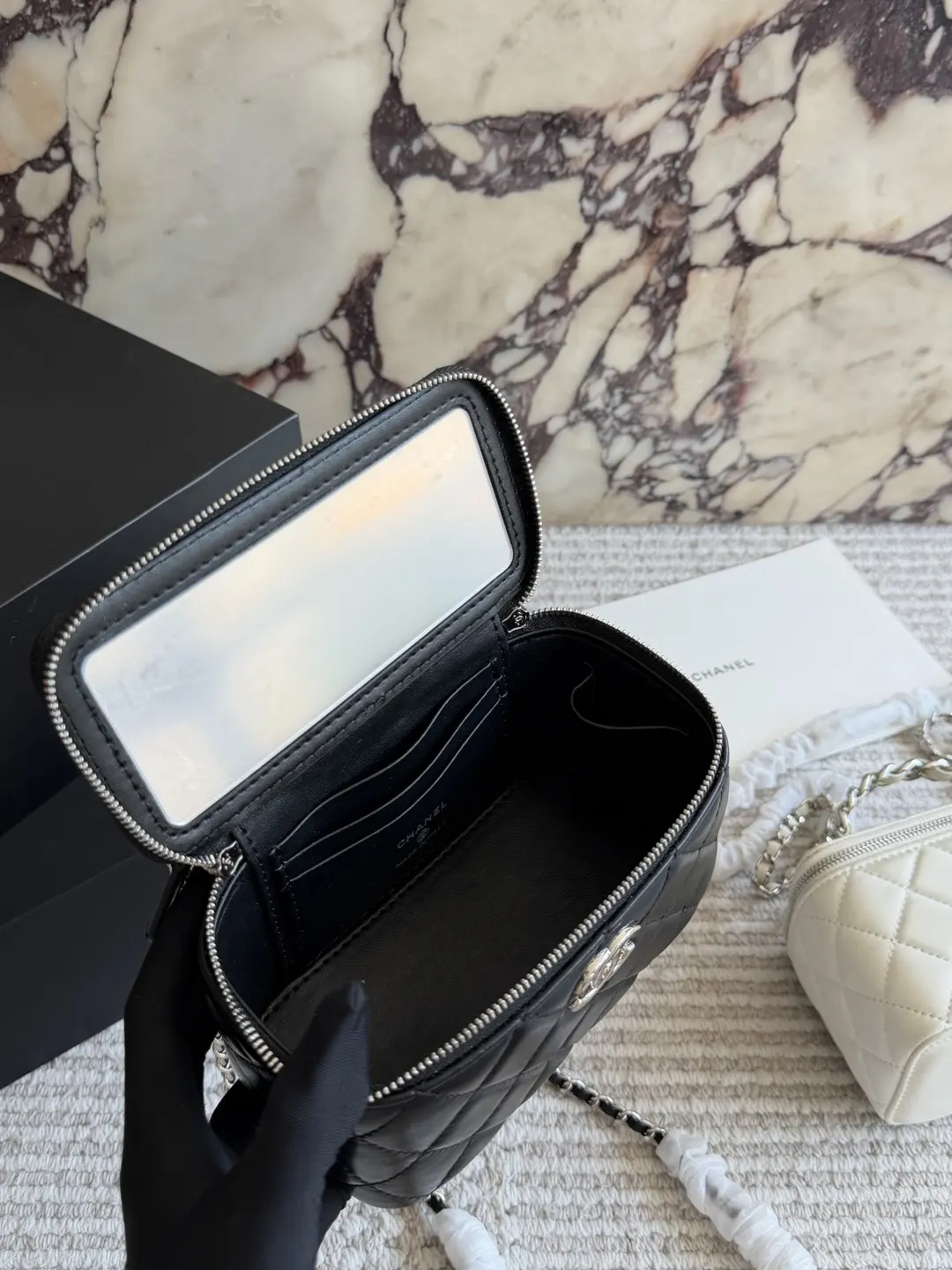 Quilted Lambskin Vanity Case with Top Handle D31018037 — view 8