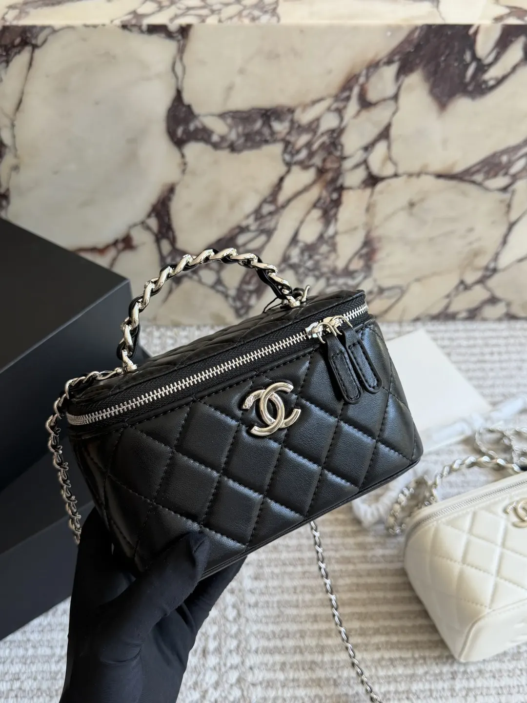 Quilted Lambskin Vanity Case with Top Handle D31018037 — view 9