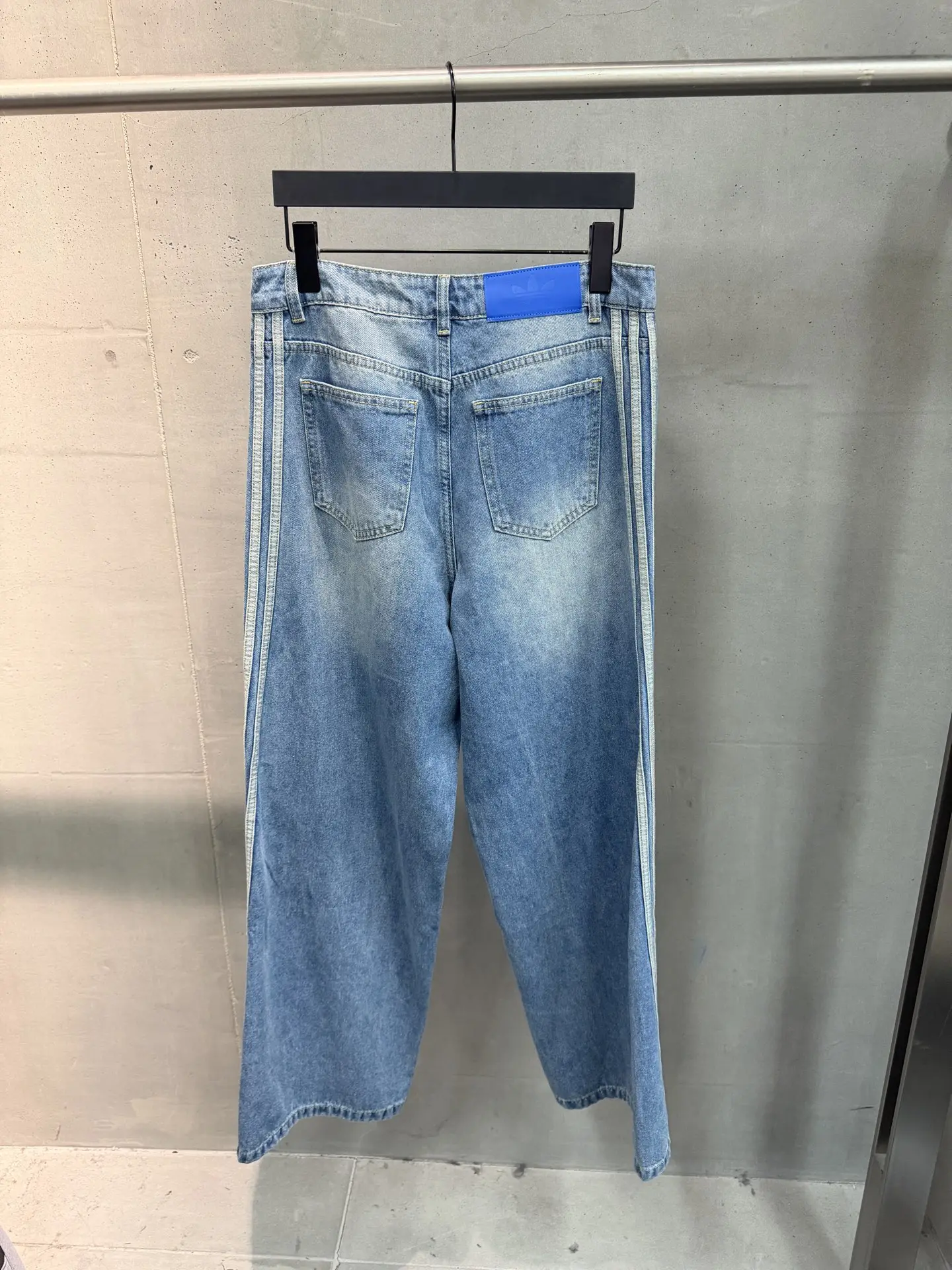 Adidas Originals Retro Stripe Straight-Leg Jeans D19520544 — view 2