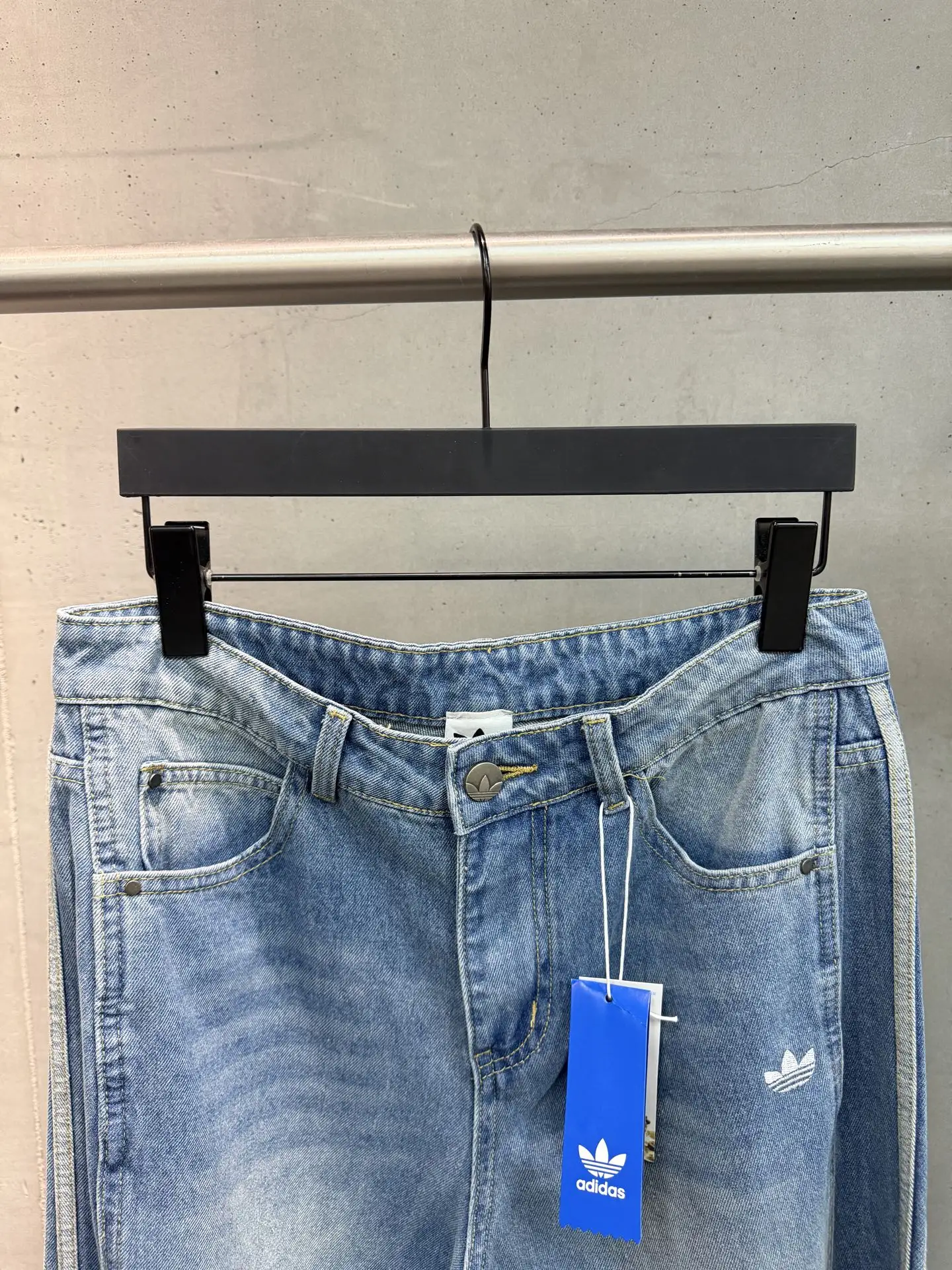 Adidas Originals Retro Stripe Straight-Leg Jeans D19520544 — view 3