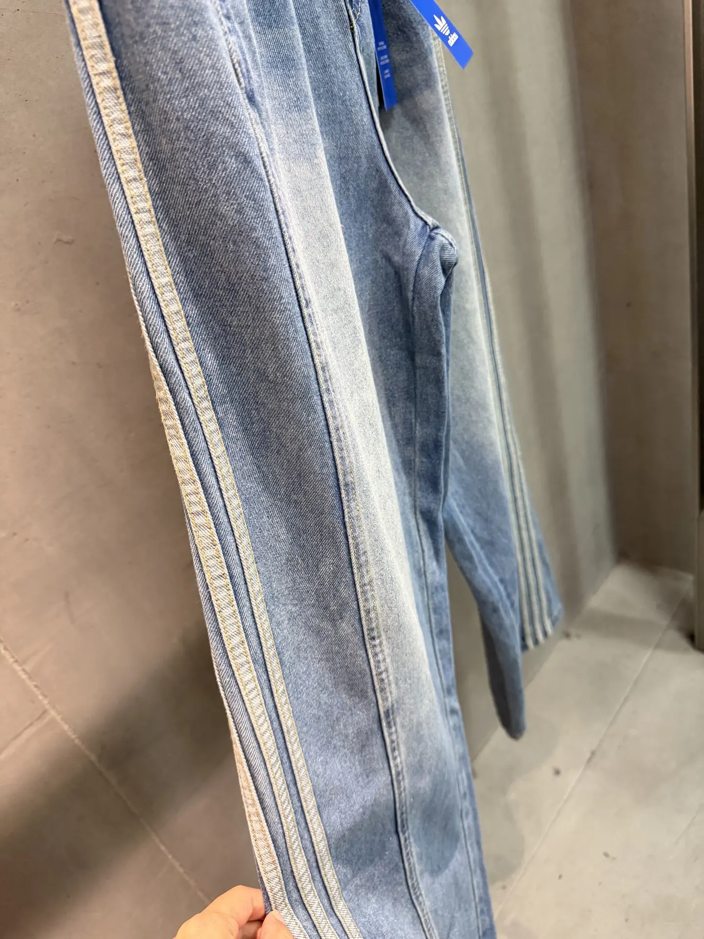 Adidas Originals Retro Stripe Straight-Leg Jeans D19520544 — view 5