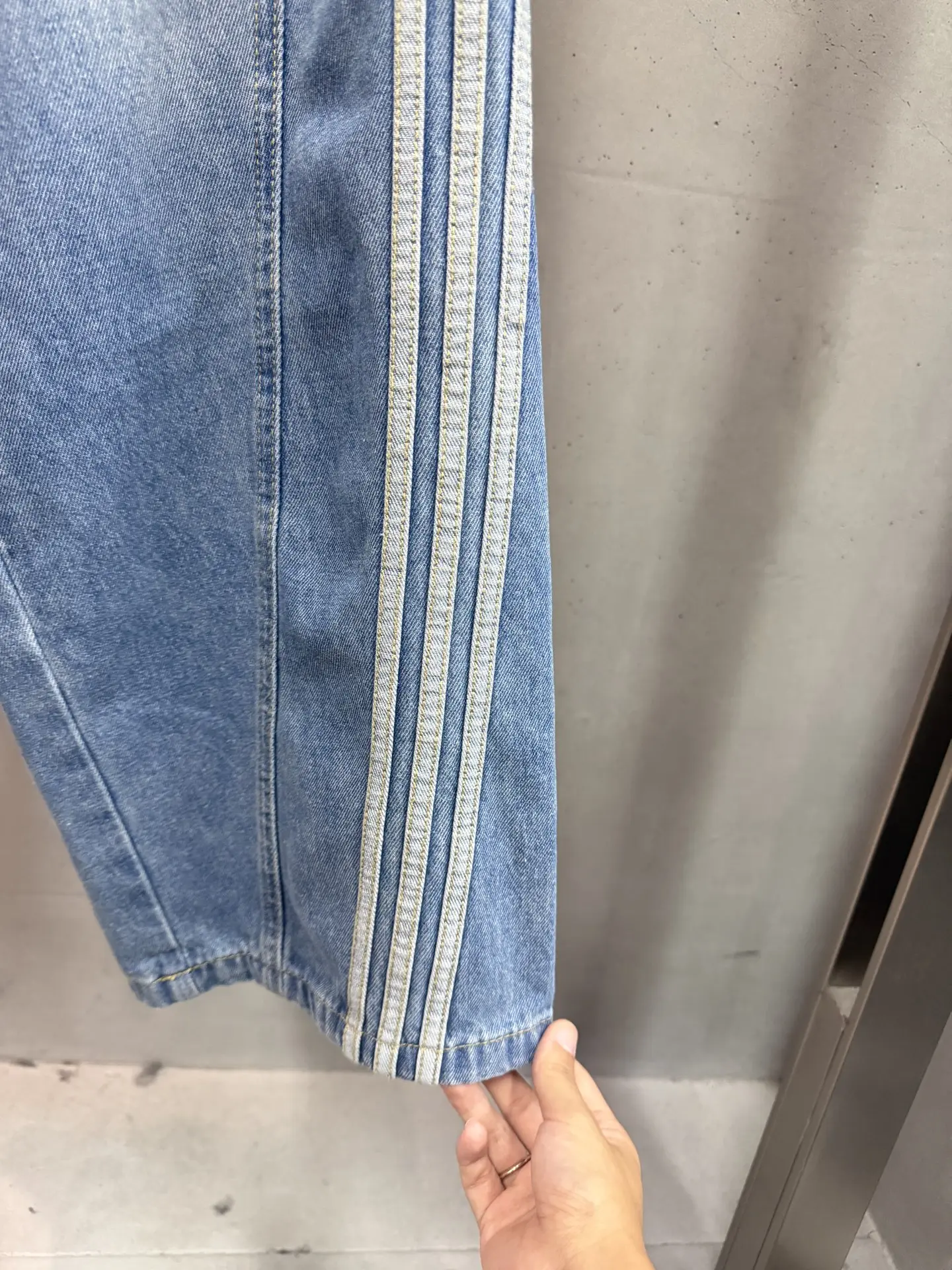 Adidas Originals Retro Stripe Straight-Leg Jeans D19520544 — view 6