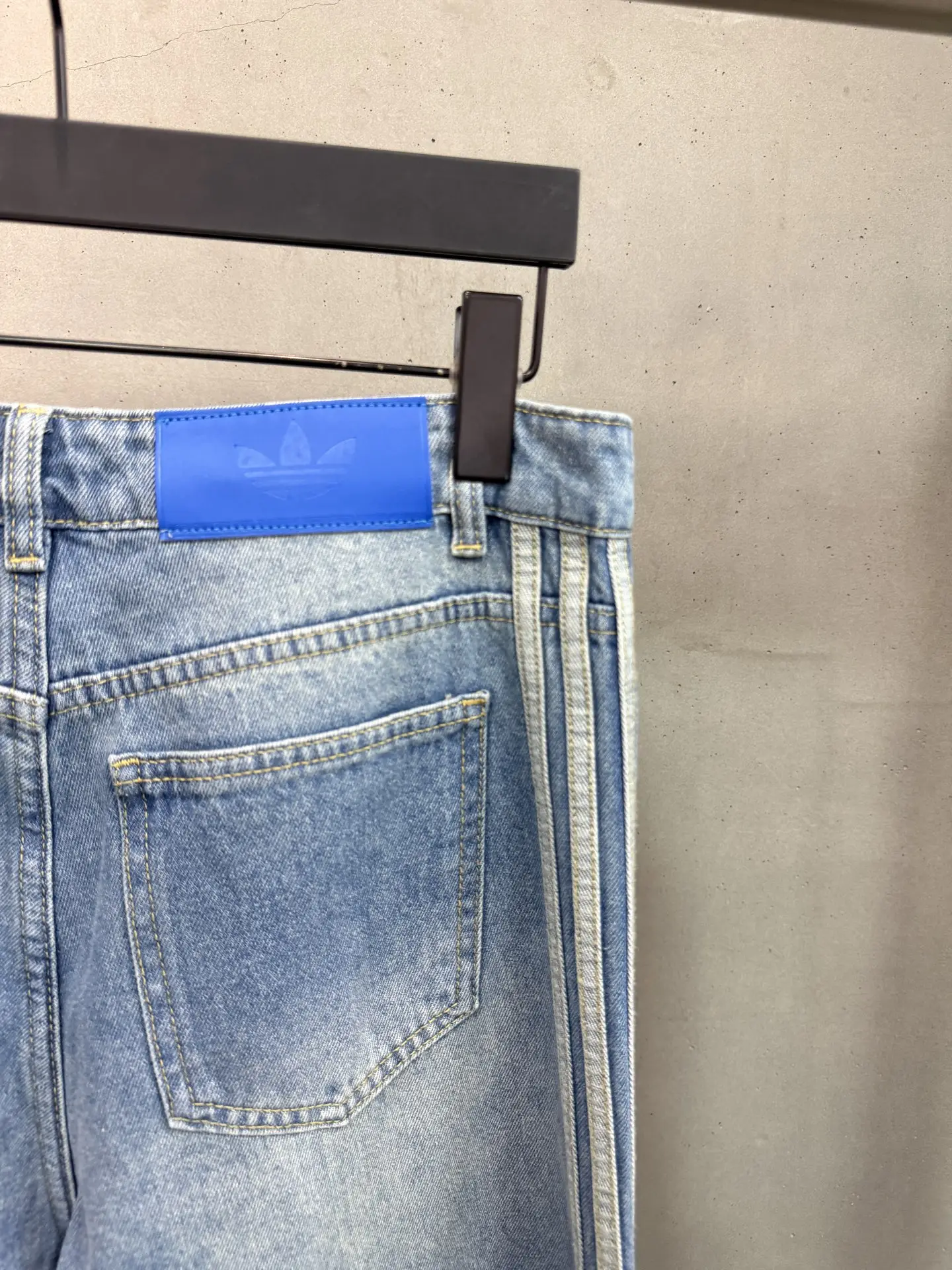 Adidas Originals Retro Stripe Straight-Leg Jeans D19520544 — view 8