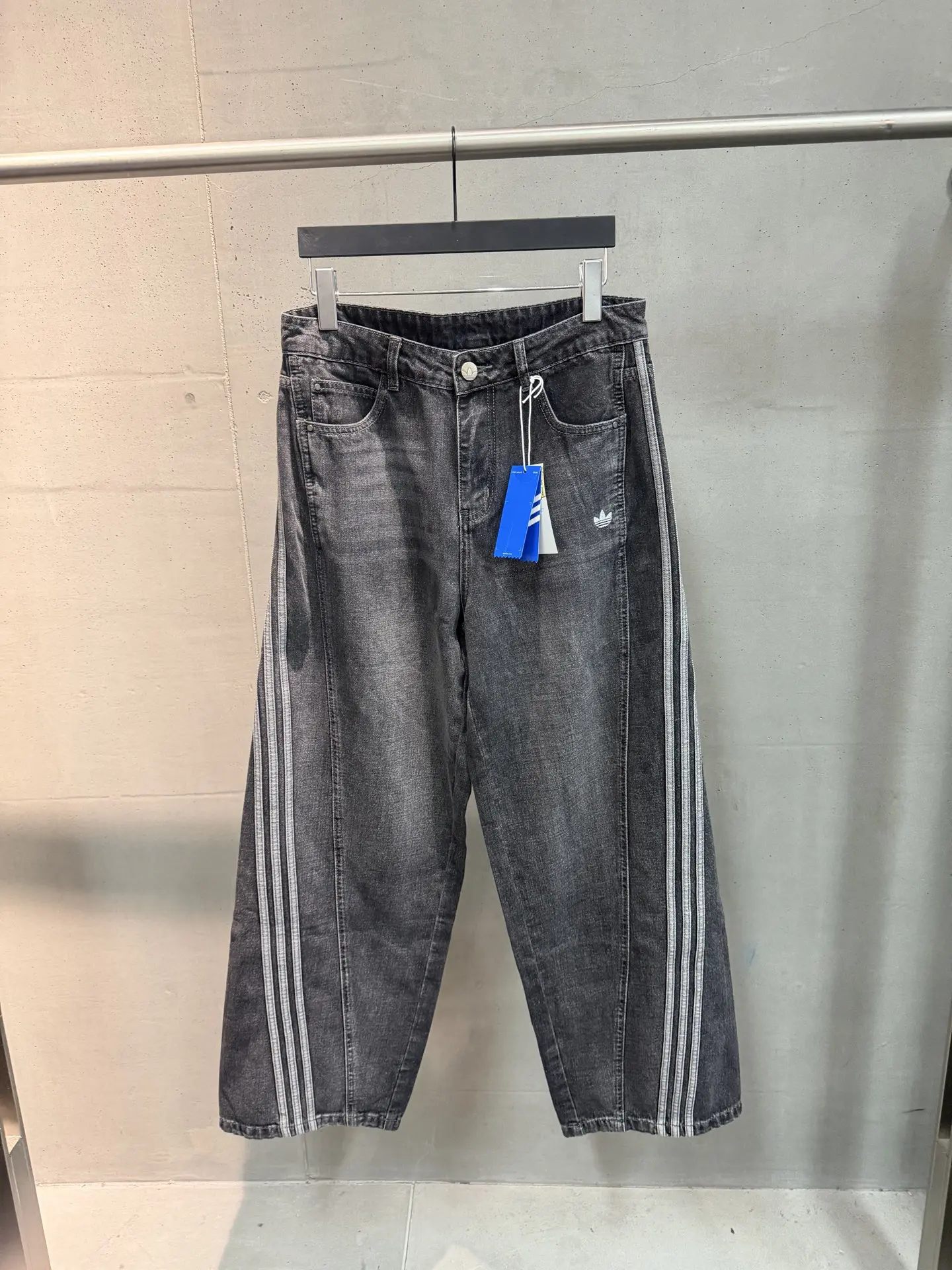 Washed Denim Three-Stripe Straight-Leg Jeans D19520545