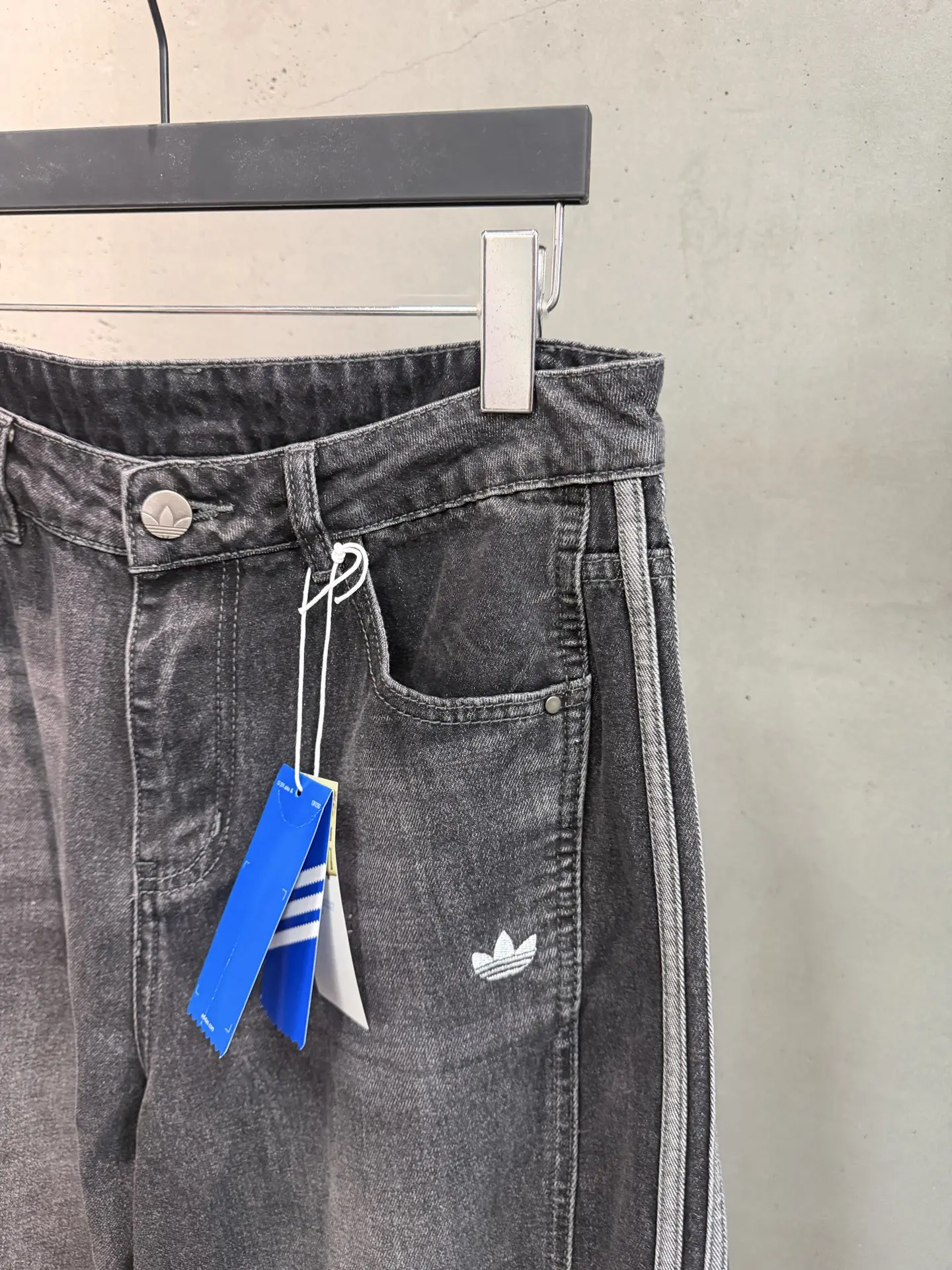 Washed Denim Three-Stripe Straight-Leg Jeans D19520545 — view 4