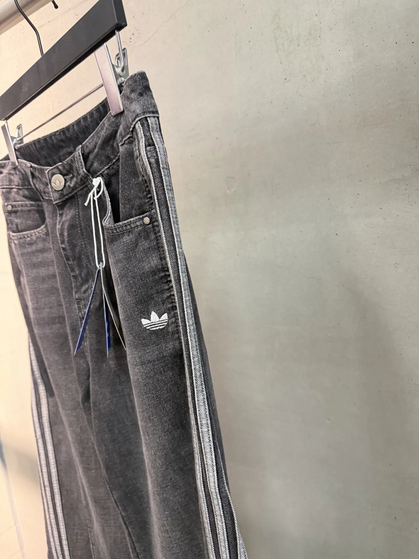 Washed Denim Three-Stripe Straight-Leg Jeans D19520545 — view 5