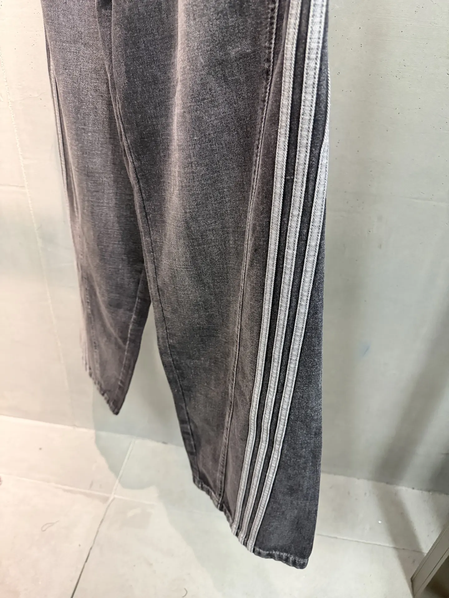 Washed Denim Three-Stripe Straight-Leg Jeans D19520545 — view 6