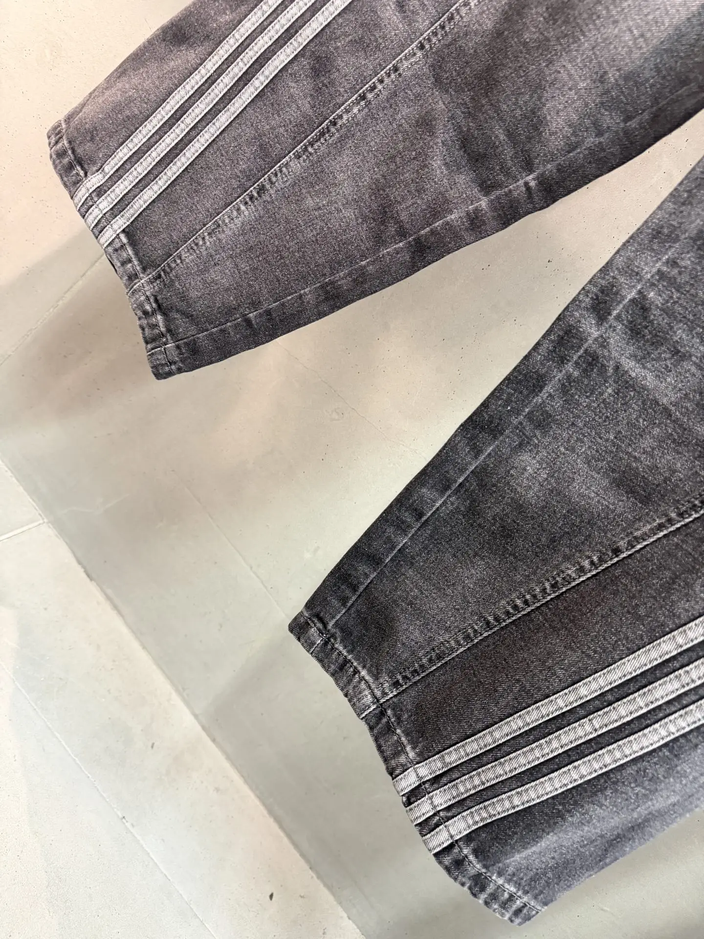 Washed Denim Three-Stripe Straight-Leg Jeans D19520545 — view 7