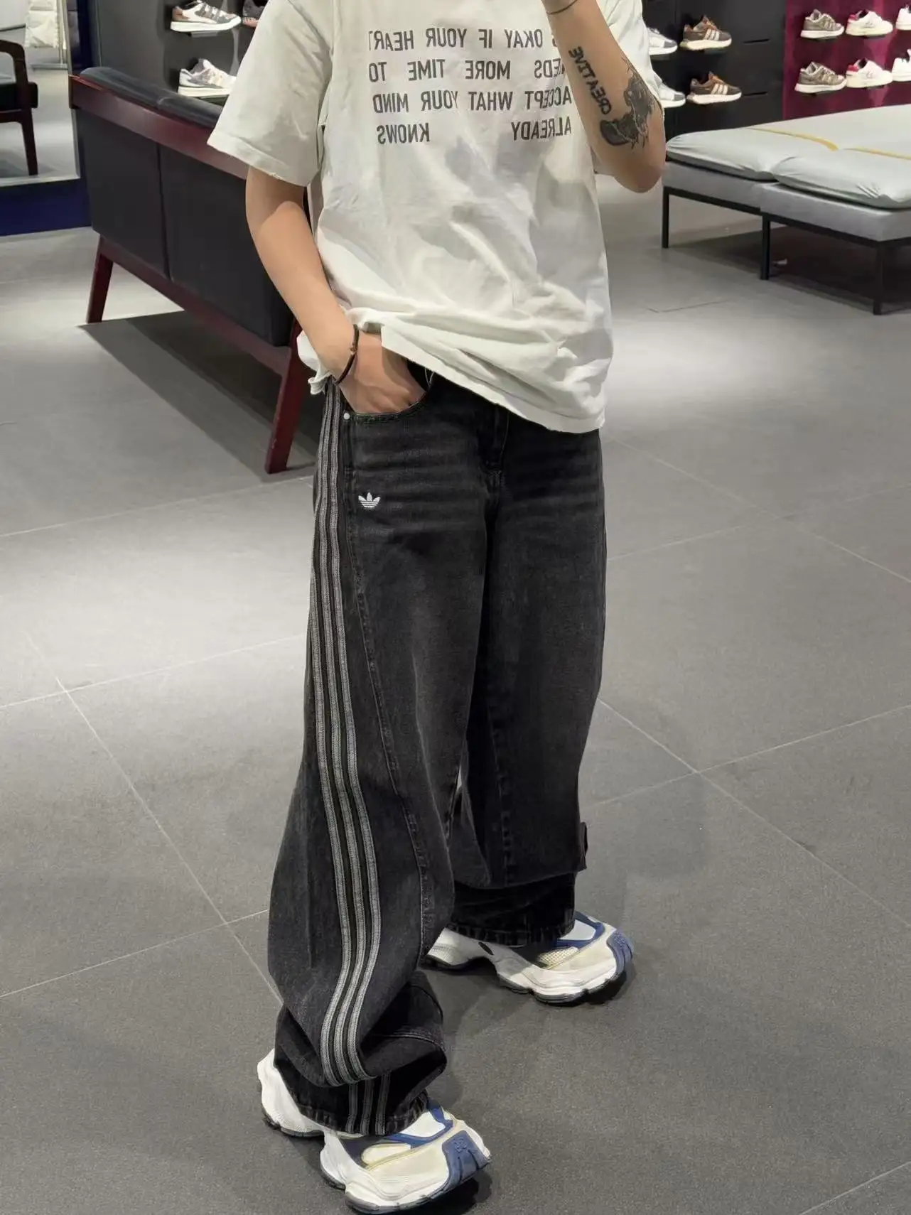Adidas Originals Washed Wide-Leg Jeans D19520546 — view 2