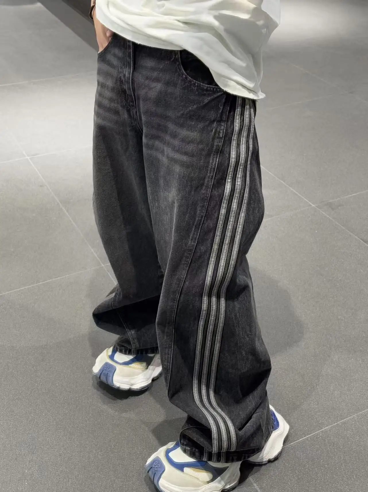 Adidas Originals Washed Wide-Leg Jeans D19520546 — view 3