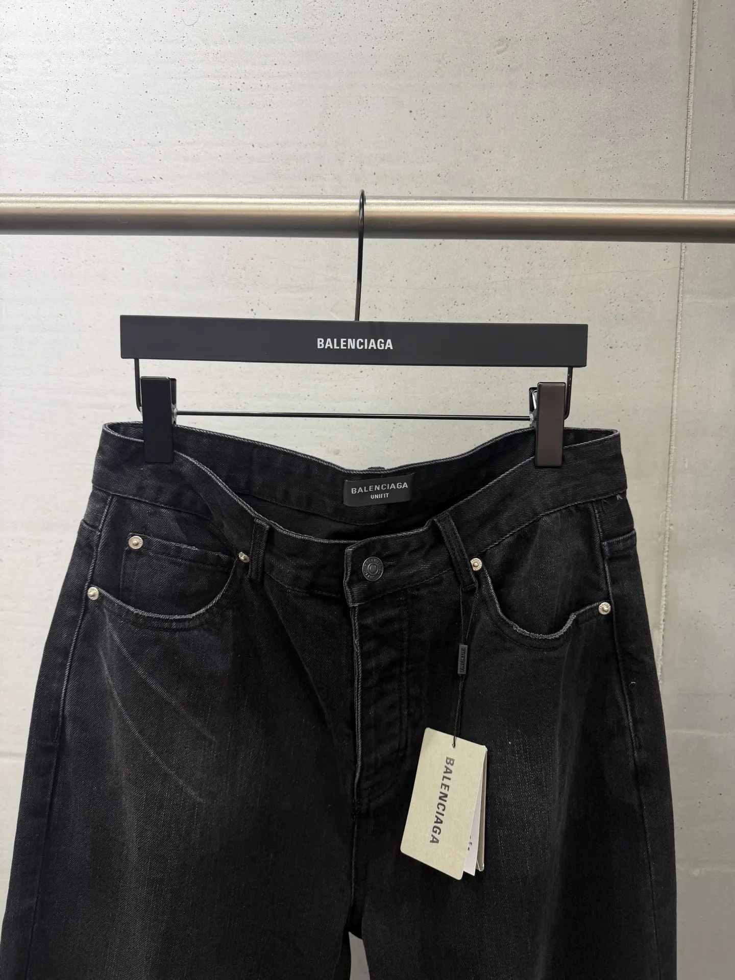 Distressed Wide-Leg Denim Jeans D21020571 — view 3