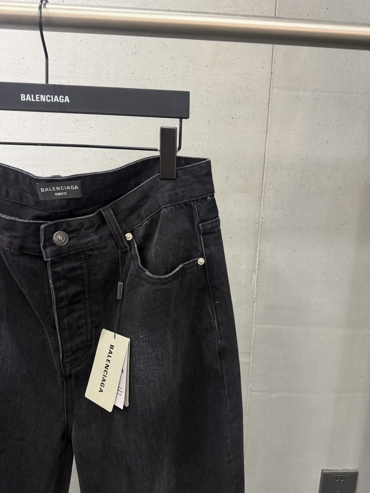 Distressed Wide-Leg Denim Jeans D21020571 — view 4