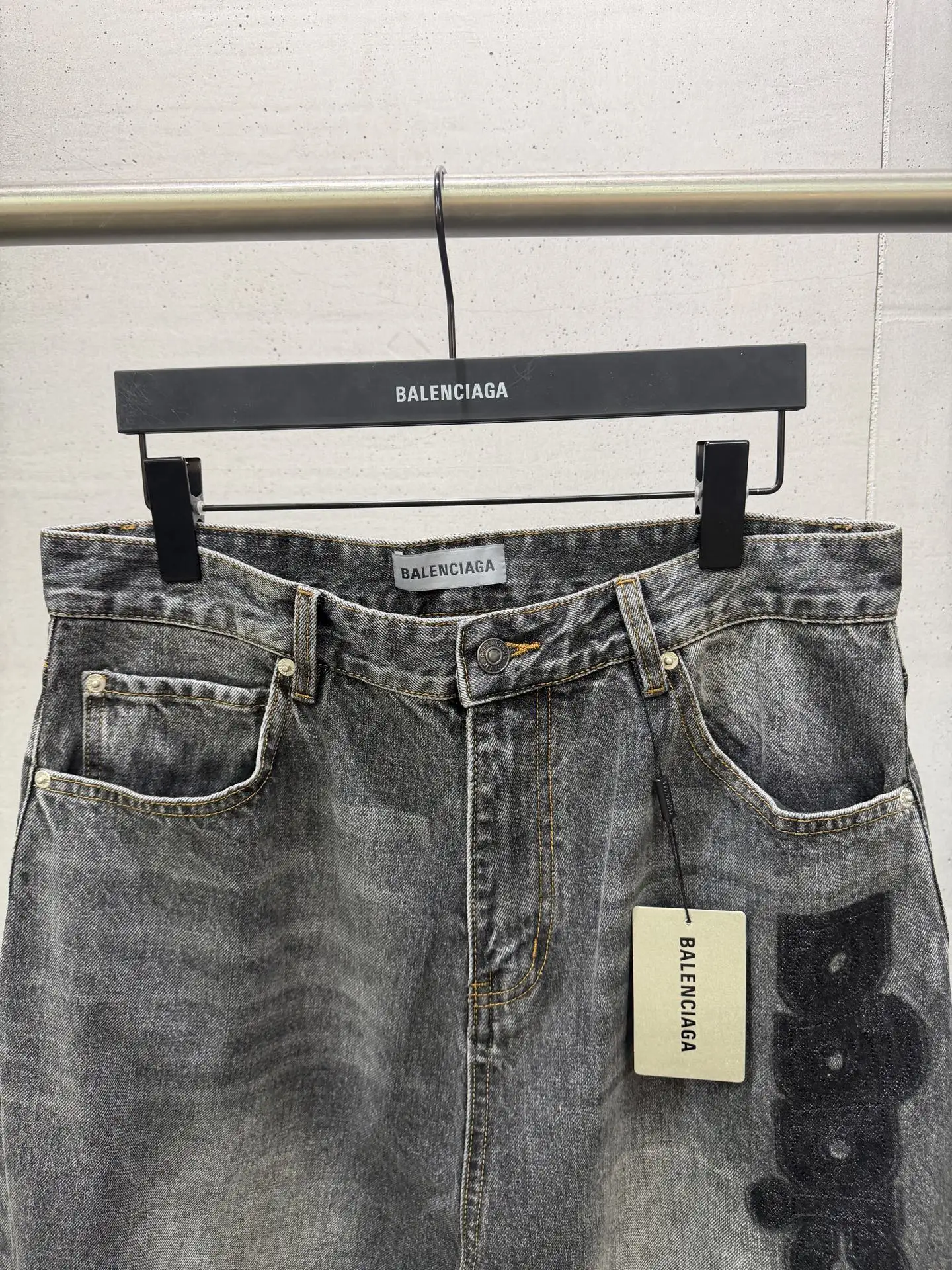 Logo Flocked Wide-Leg Washed Jeans D23020573 — view 3