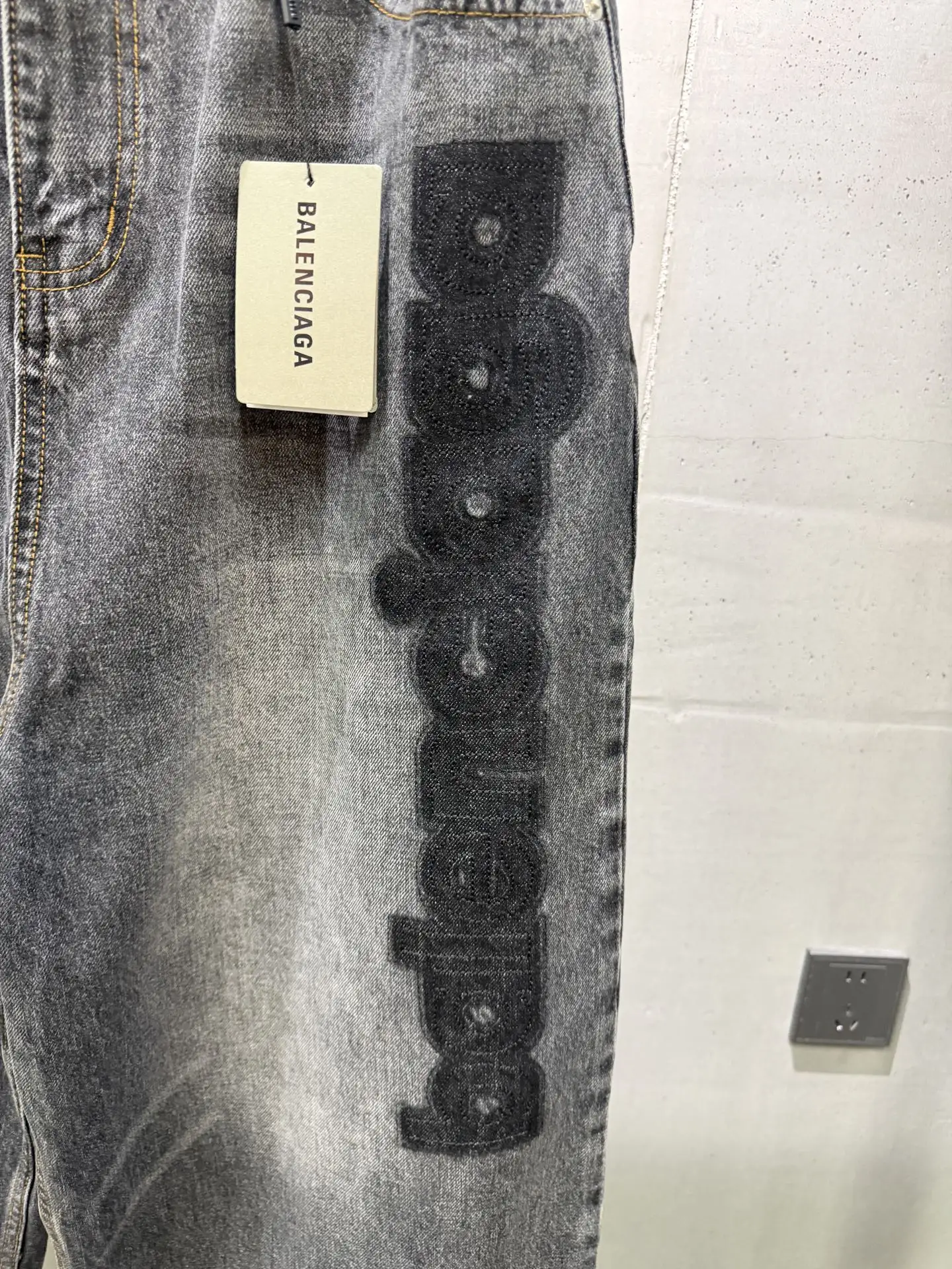 Logo Flocked Wide-Leg Washed Jeans D23020573 — view 4