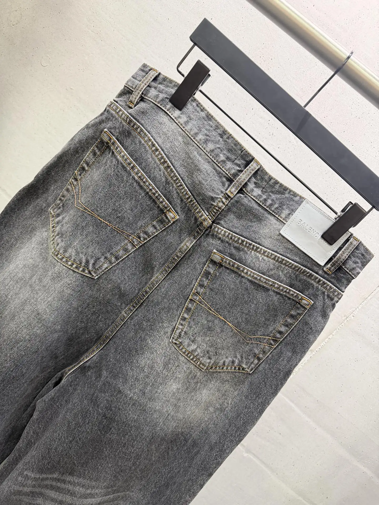 Logo Flocked Wide-Leg Washed Jeans D23020573 — view 6