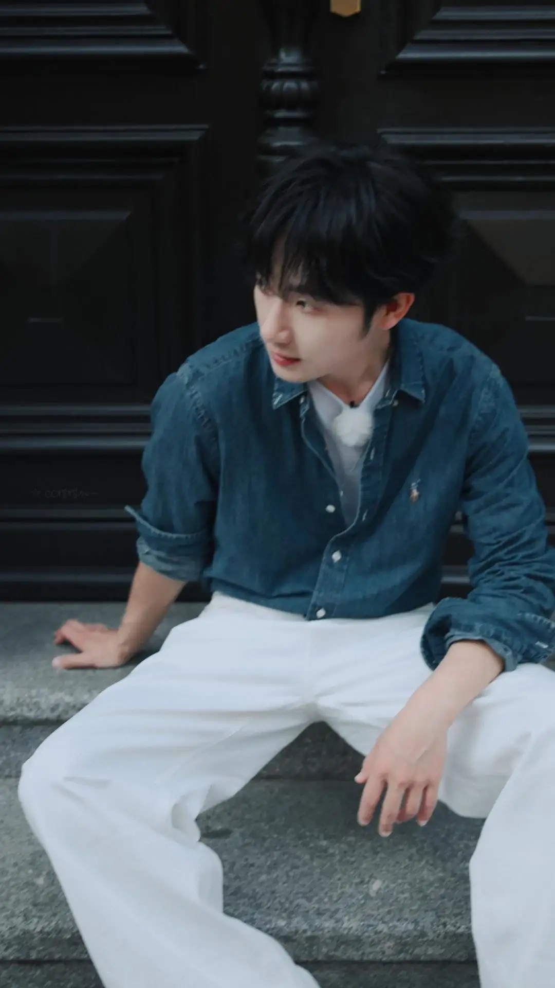 Embroidered Logo Washed Denim Shirt D17523701 — view 18