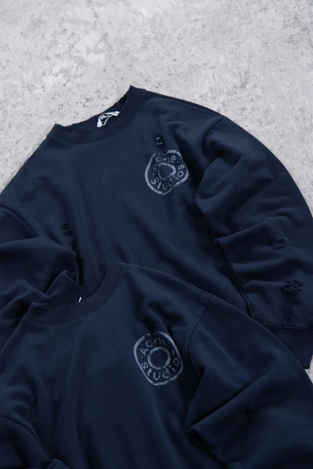 Distressed Logo-Print Crew-Neck Sweatshirt D17023712 — view 3