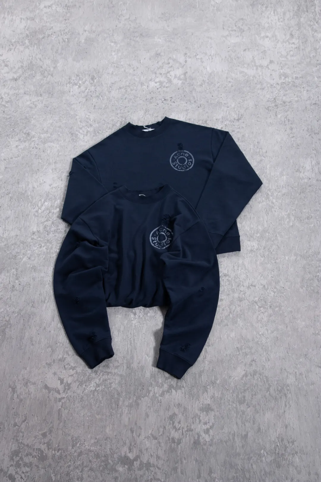 Distressed Logo-Print Crew-Neck Sweatshirt D17023712 — view 7