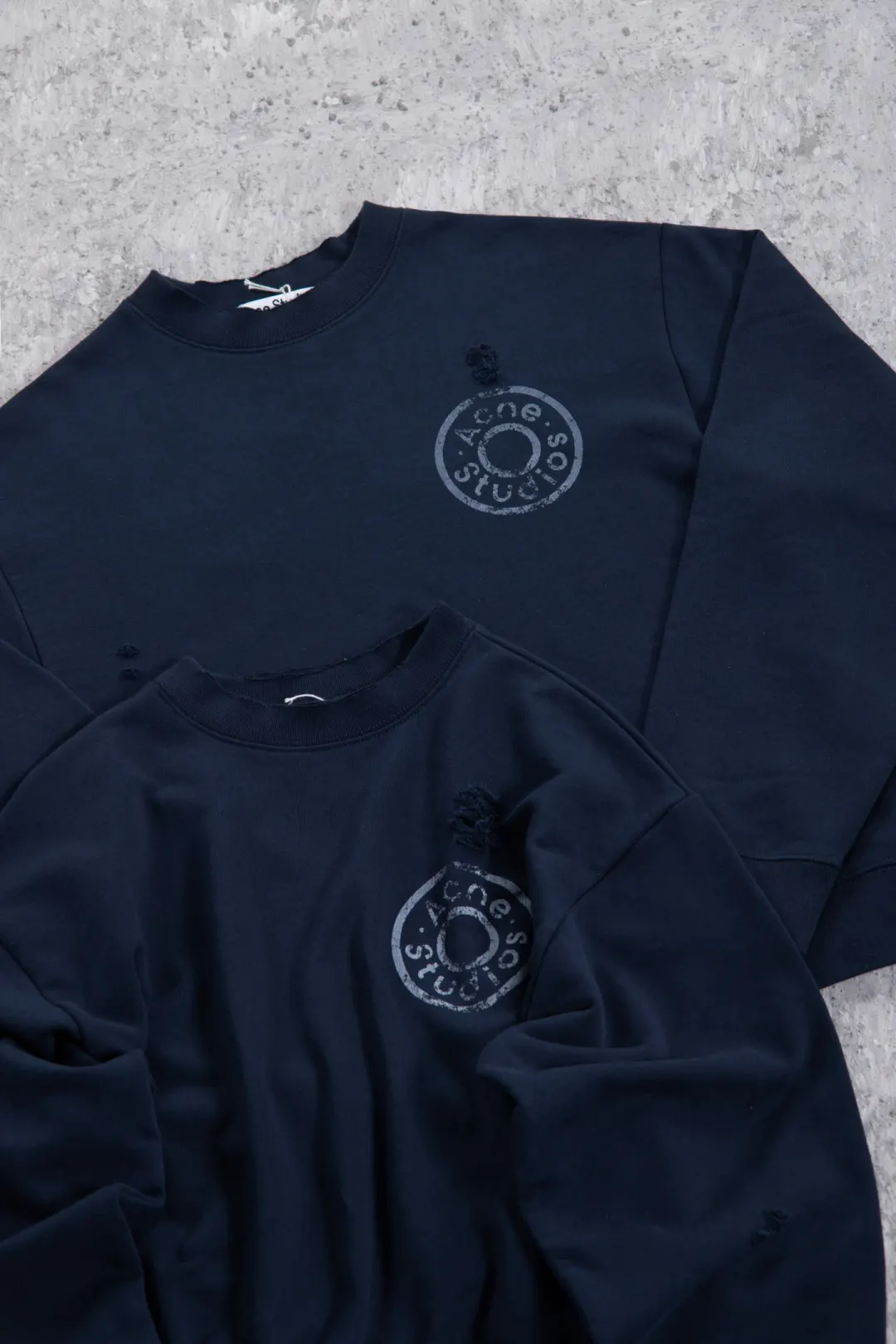 Distressed Logo-Print Crew-Neck Sweatshirt D17023712 — view 8