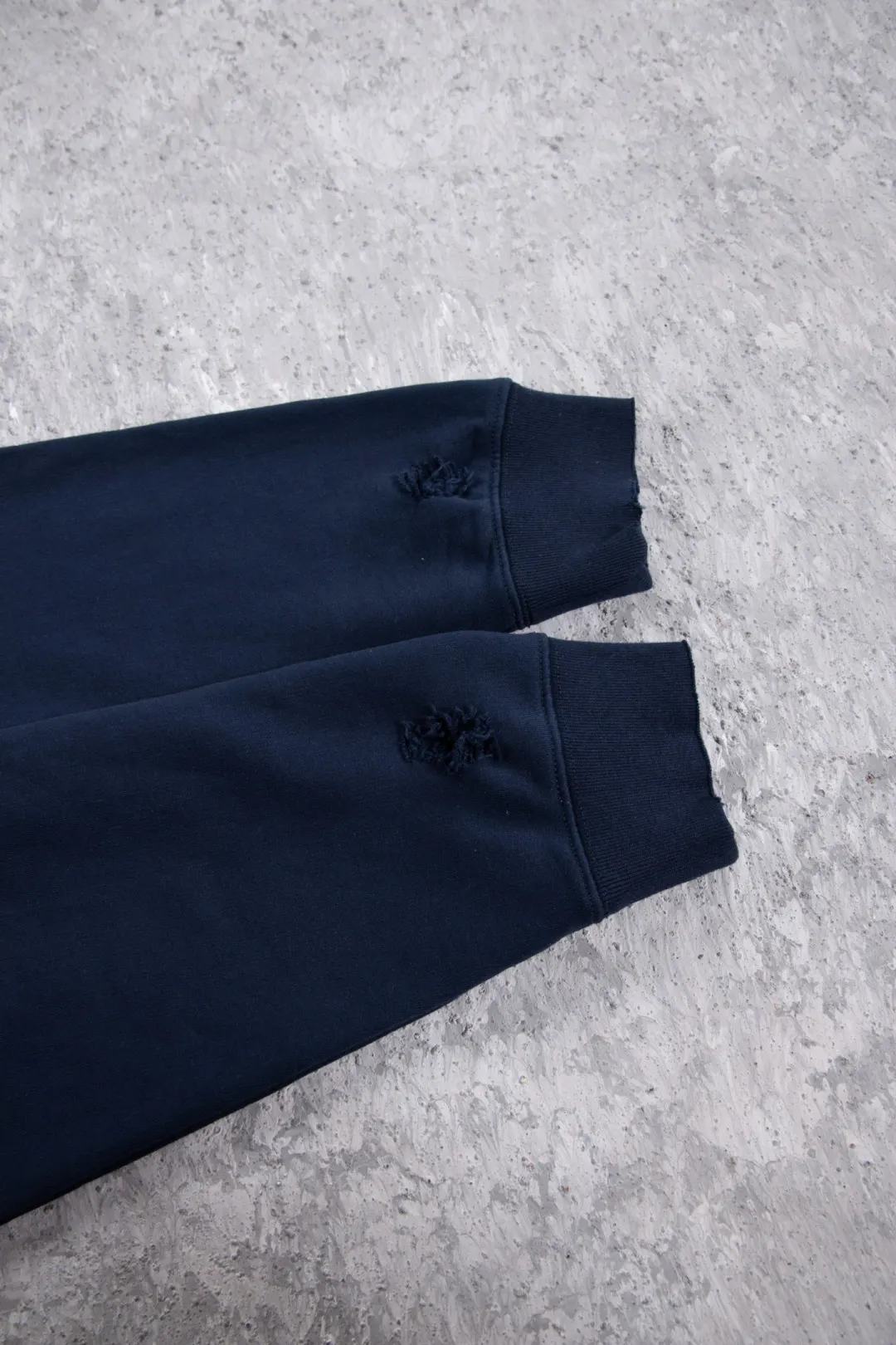 Distressed Logo-Print Crew-Neck Sweatshirt D17023712 — view 17