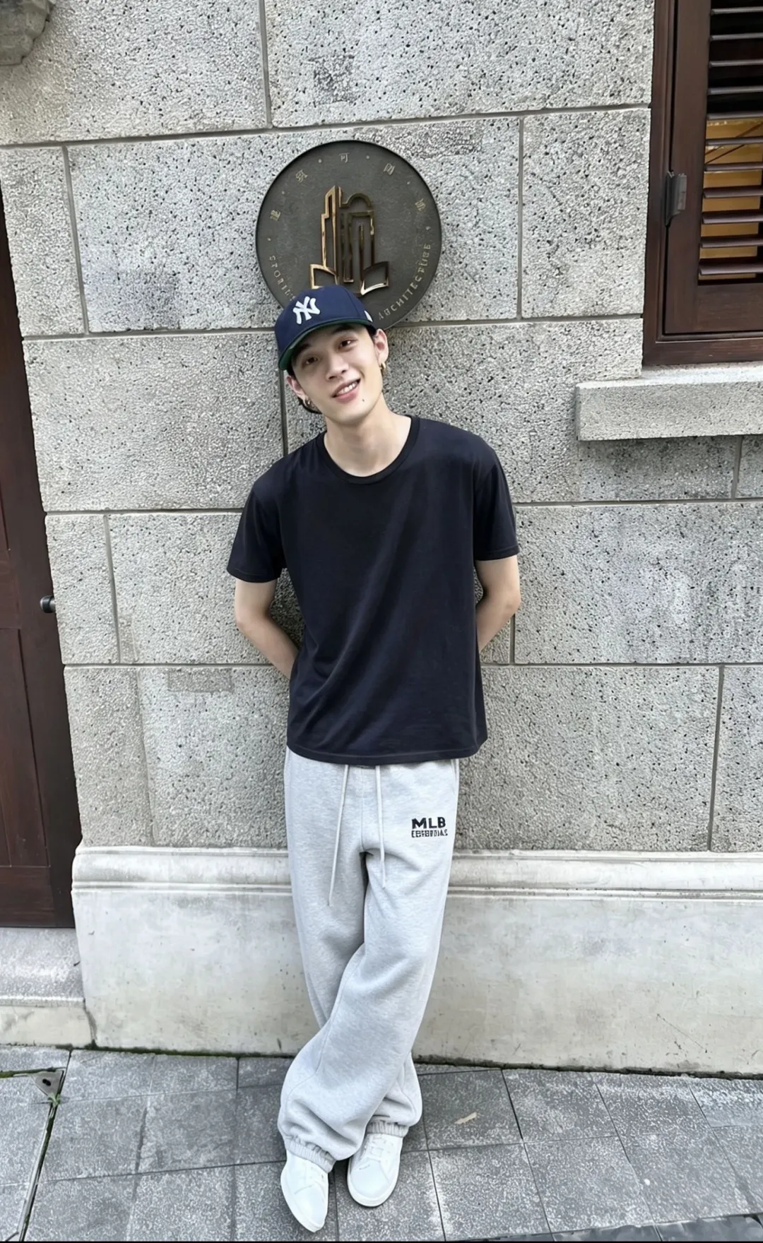 Fear of God Essentials x MLB Logo Sweatpants D17023703 — view 2