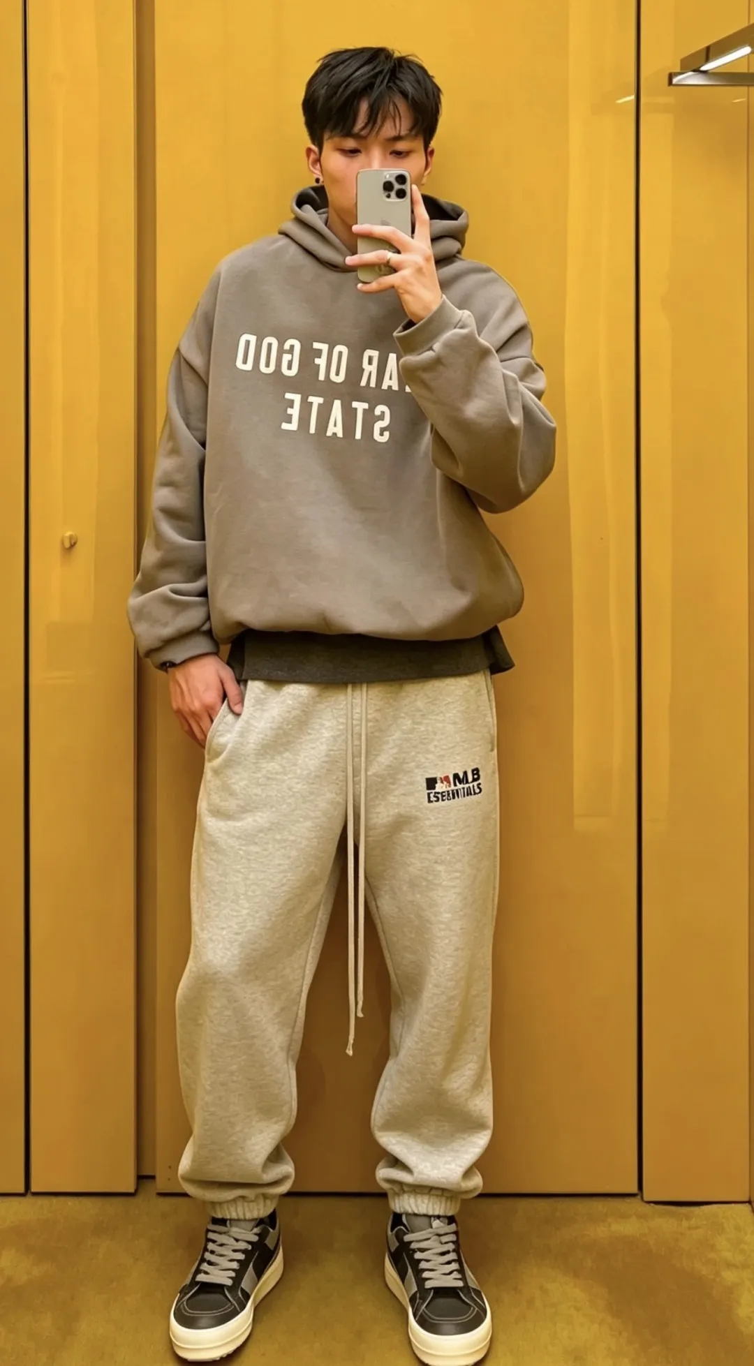 Fear of God Essentials x MLB Logo Sweatpants D17023703 — view 3